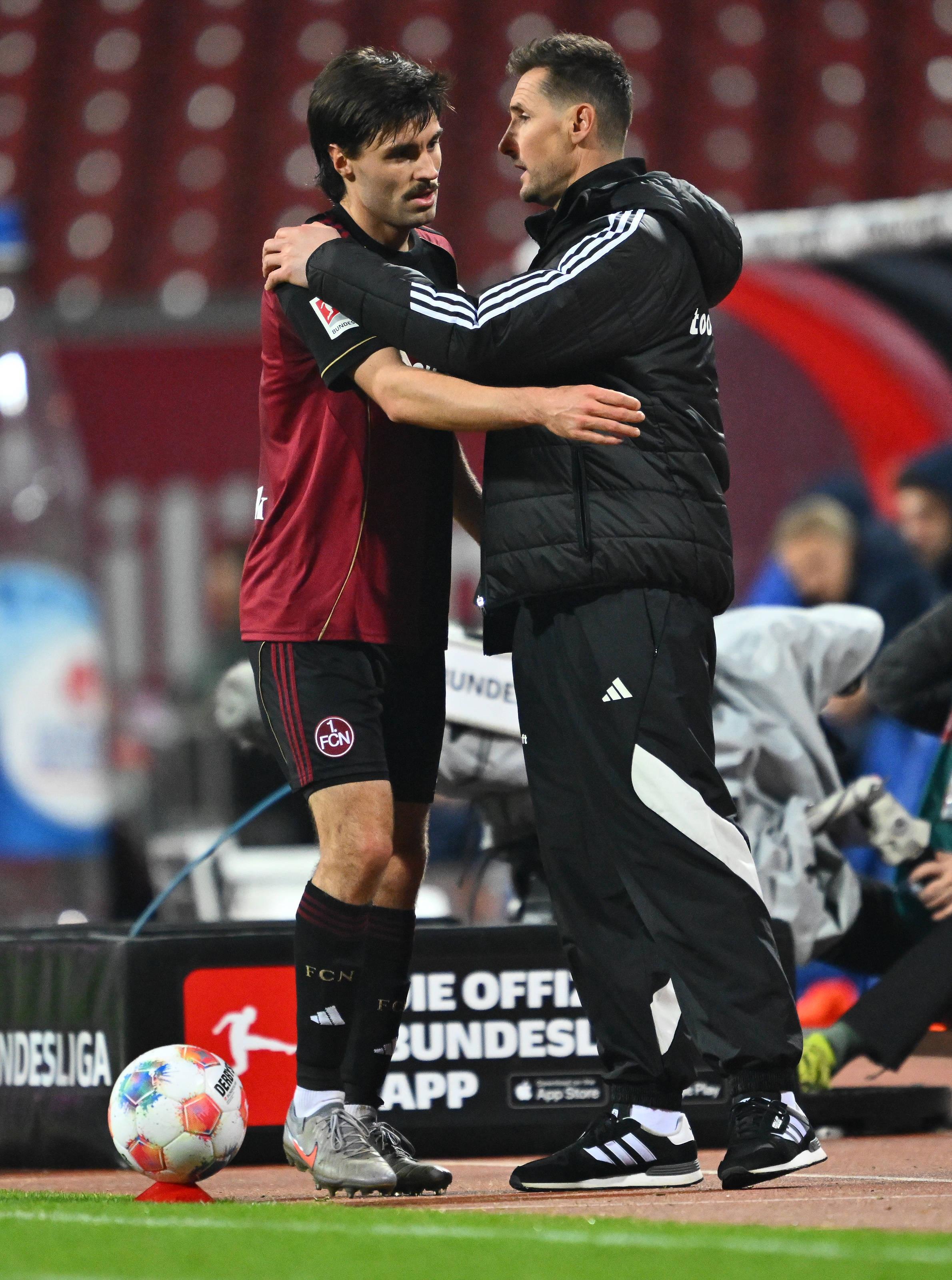 Tom Baack und Miroslav Klose vom 1. FC Nürnberg.
