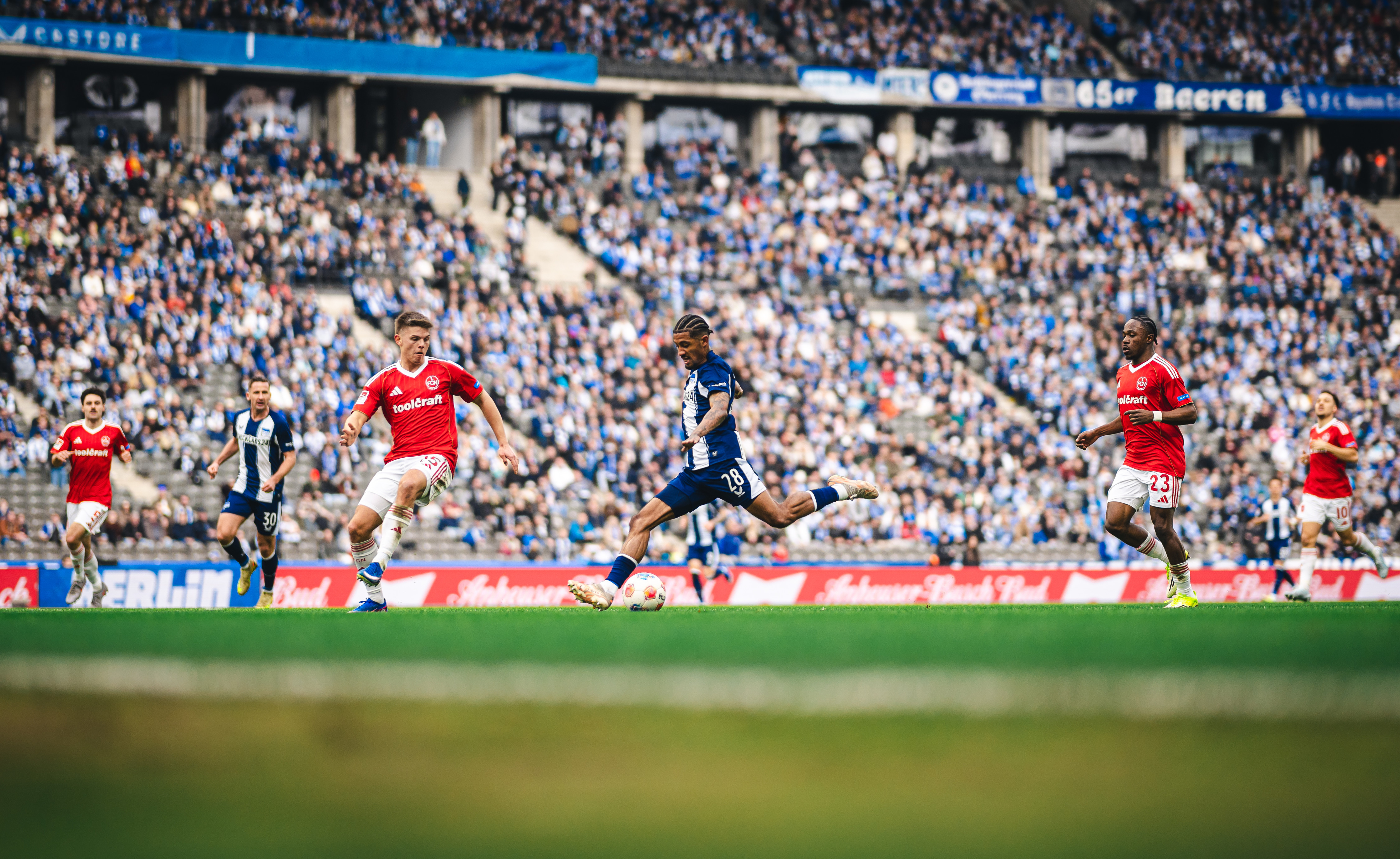 Jeremy Dudziak gibt einen Schuss ab.