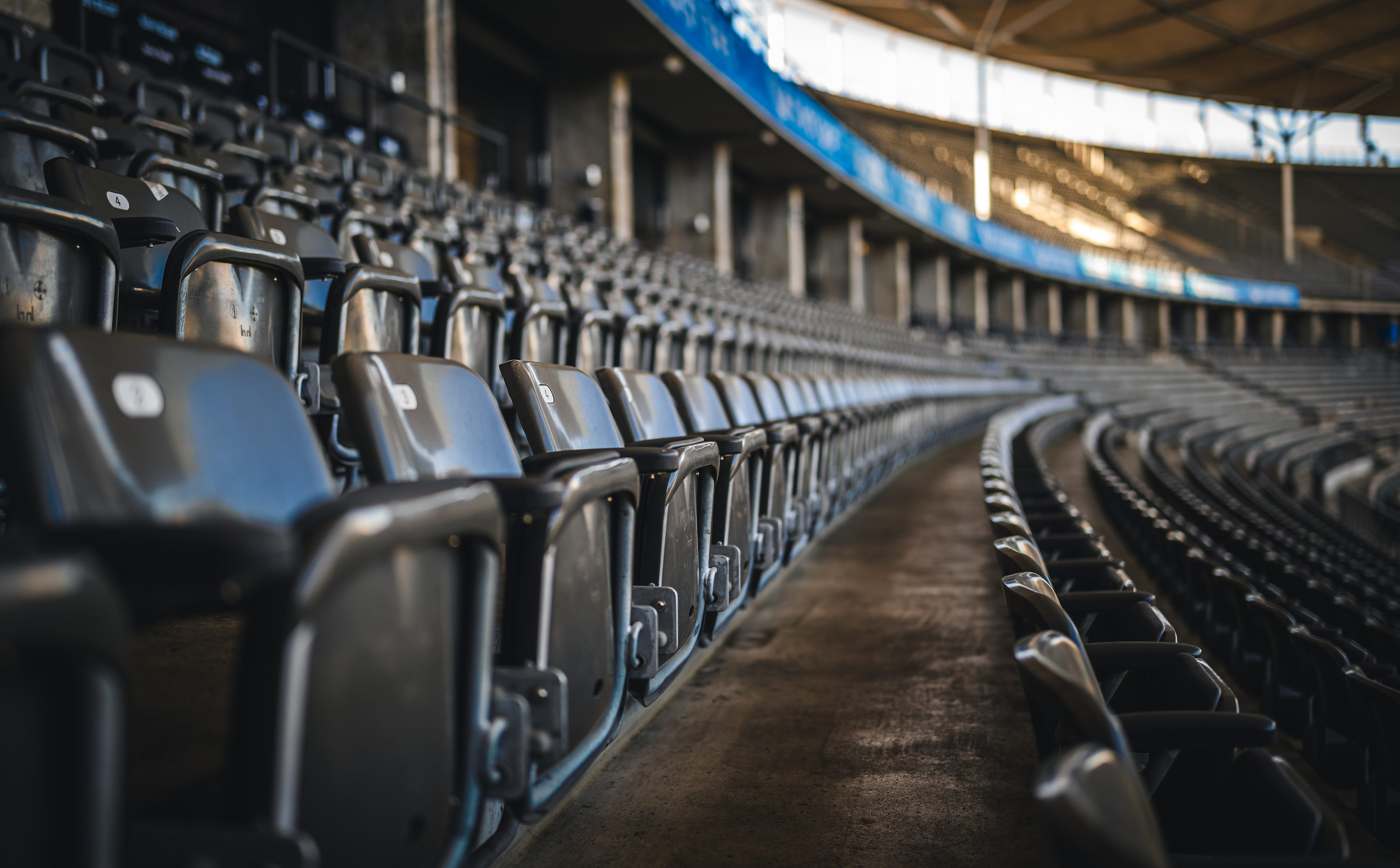 Sitzschalen im Olympiastadion.