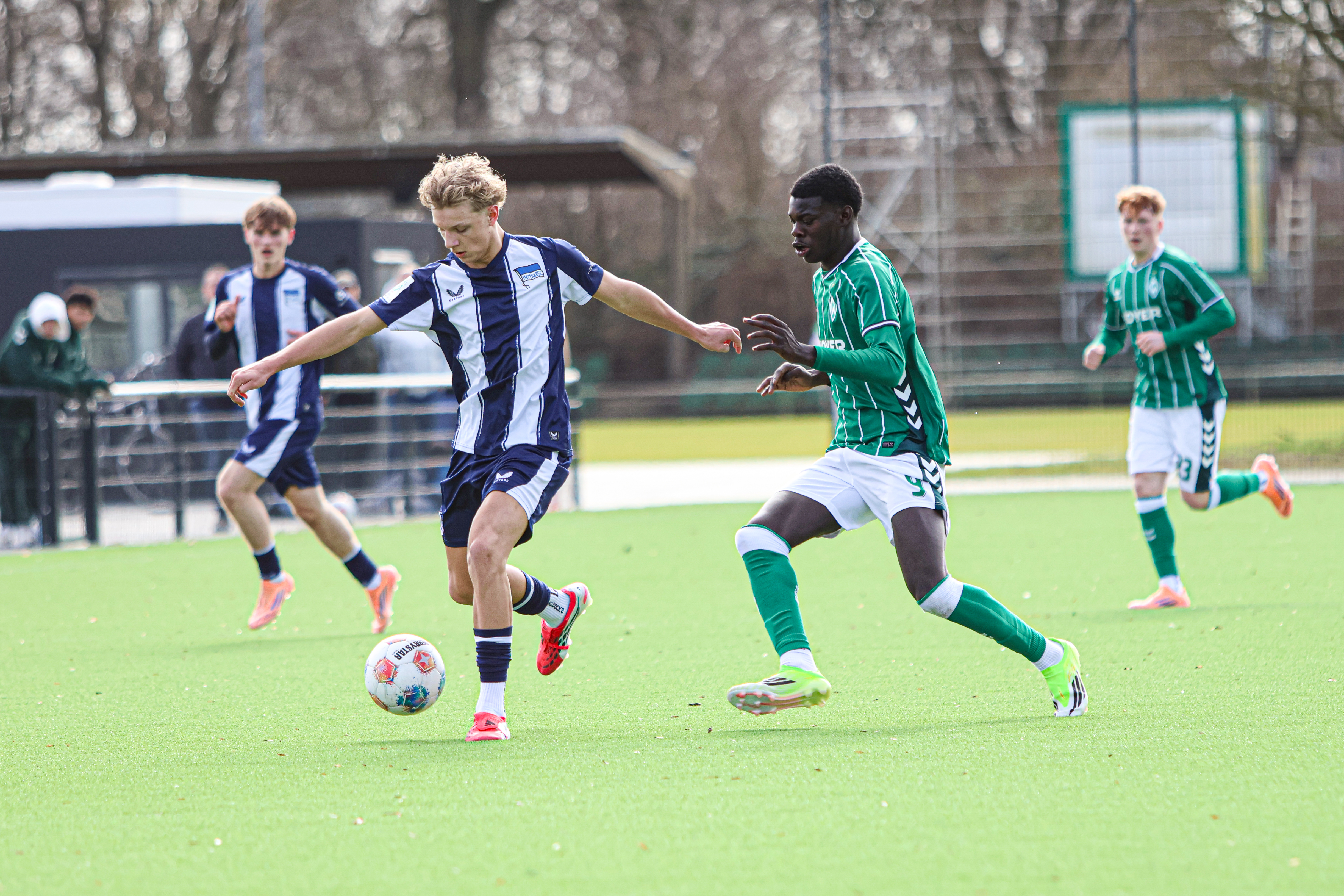 Malte Brumm im Spiel gegen den SV Werder Bremen.