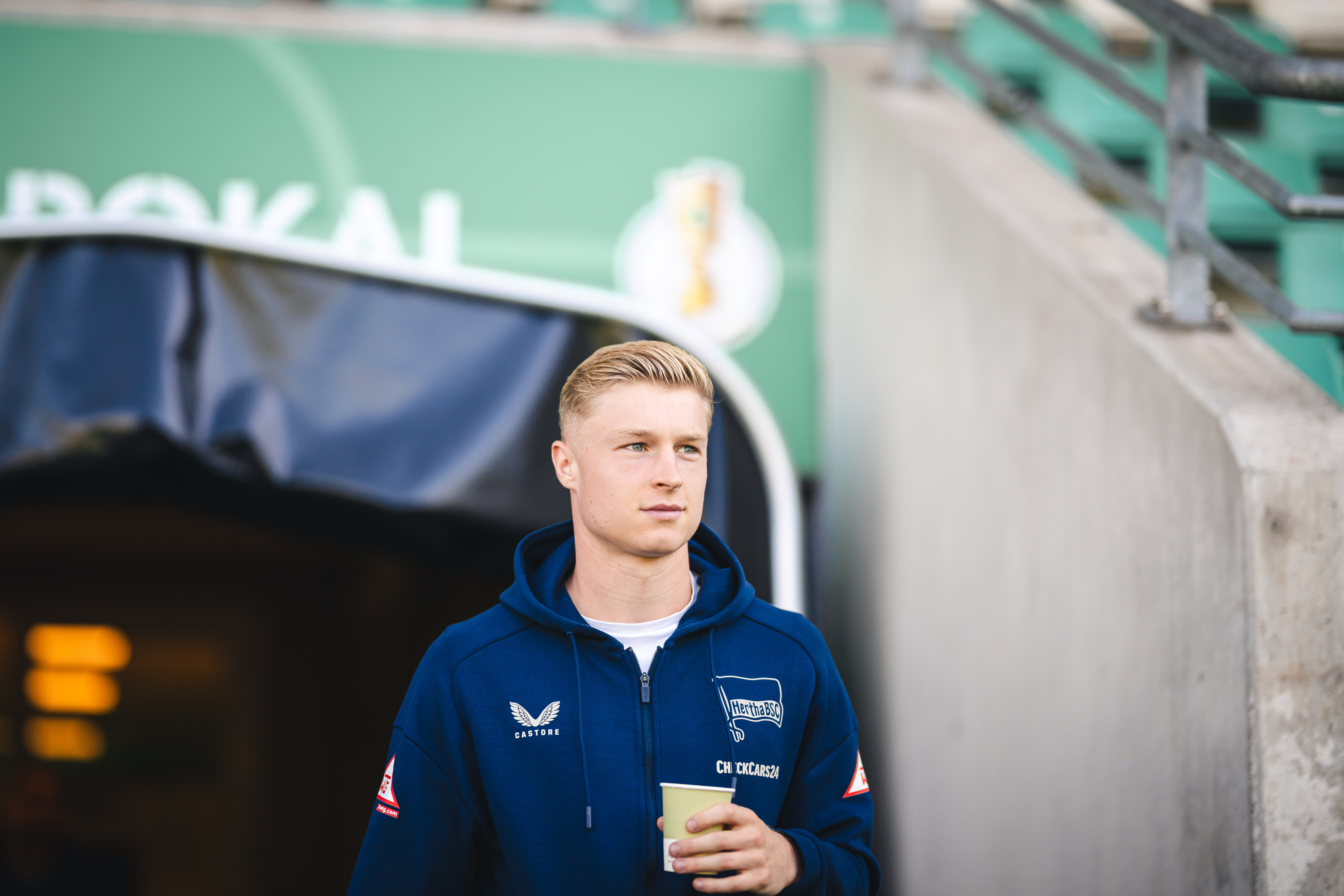 Julian Eitschberger begeht das Stadion.