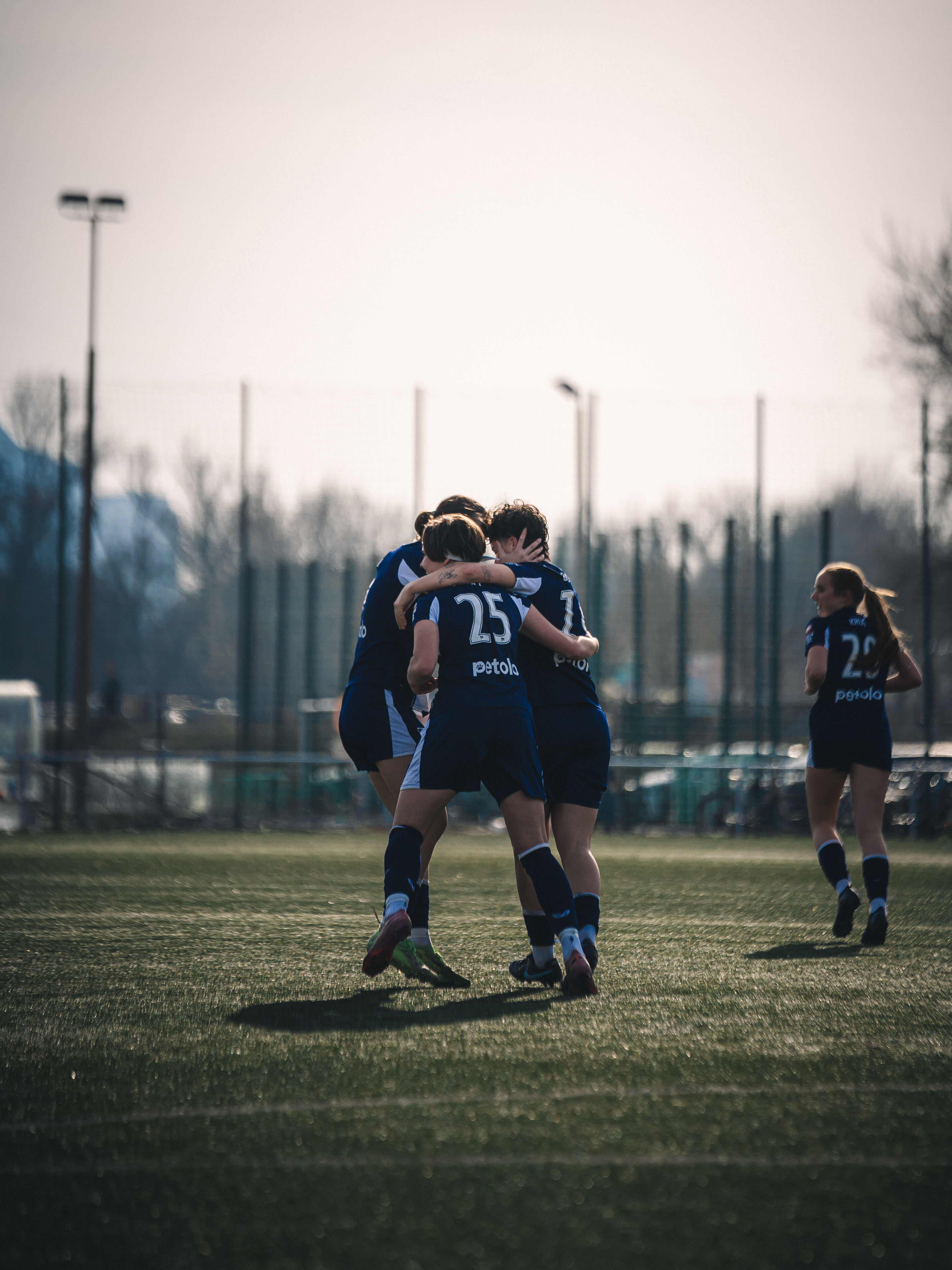 Unsere 1. Frauen jubeln in Leipzig.