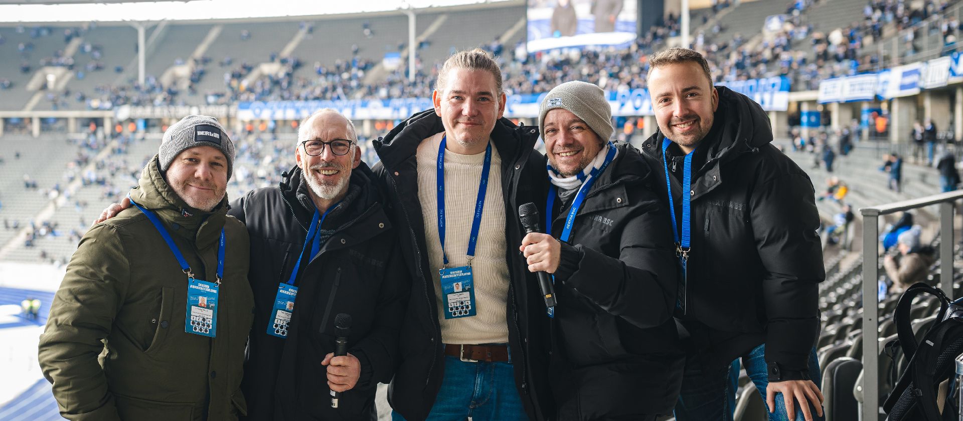 Gruppenbild der Mitglieder des Inklusiven Spieltagsradio.