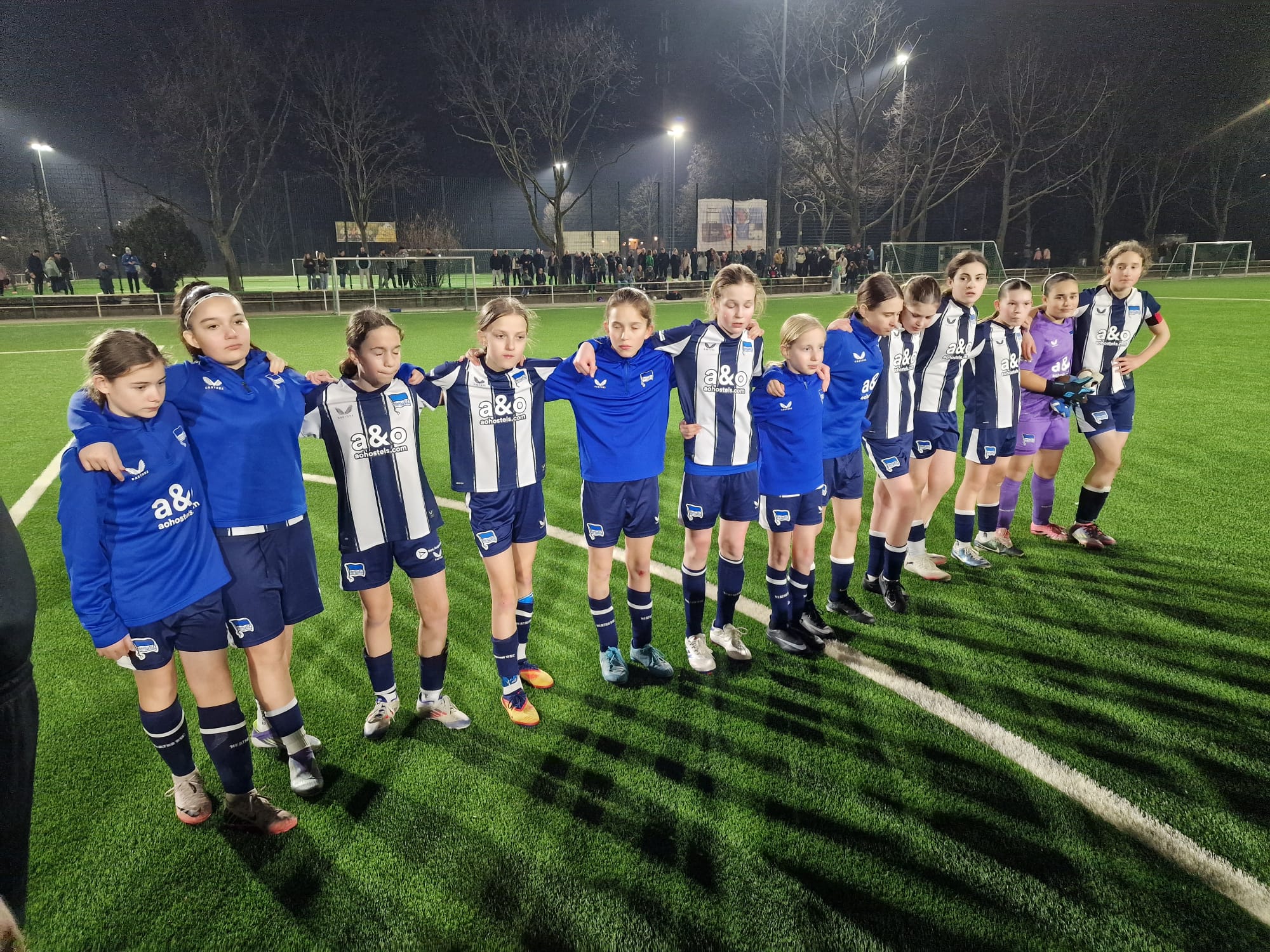 Unsere U13-Mädels bejubeln das Weiterkommen im Pokal.