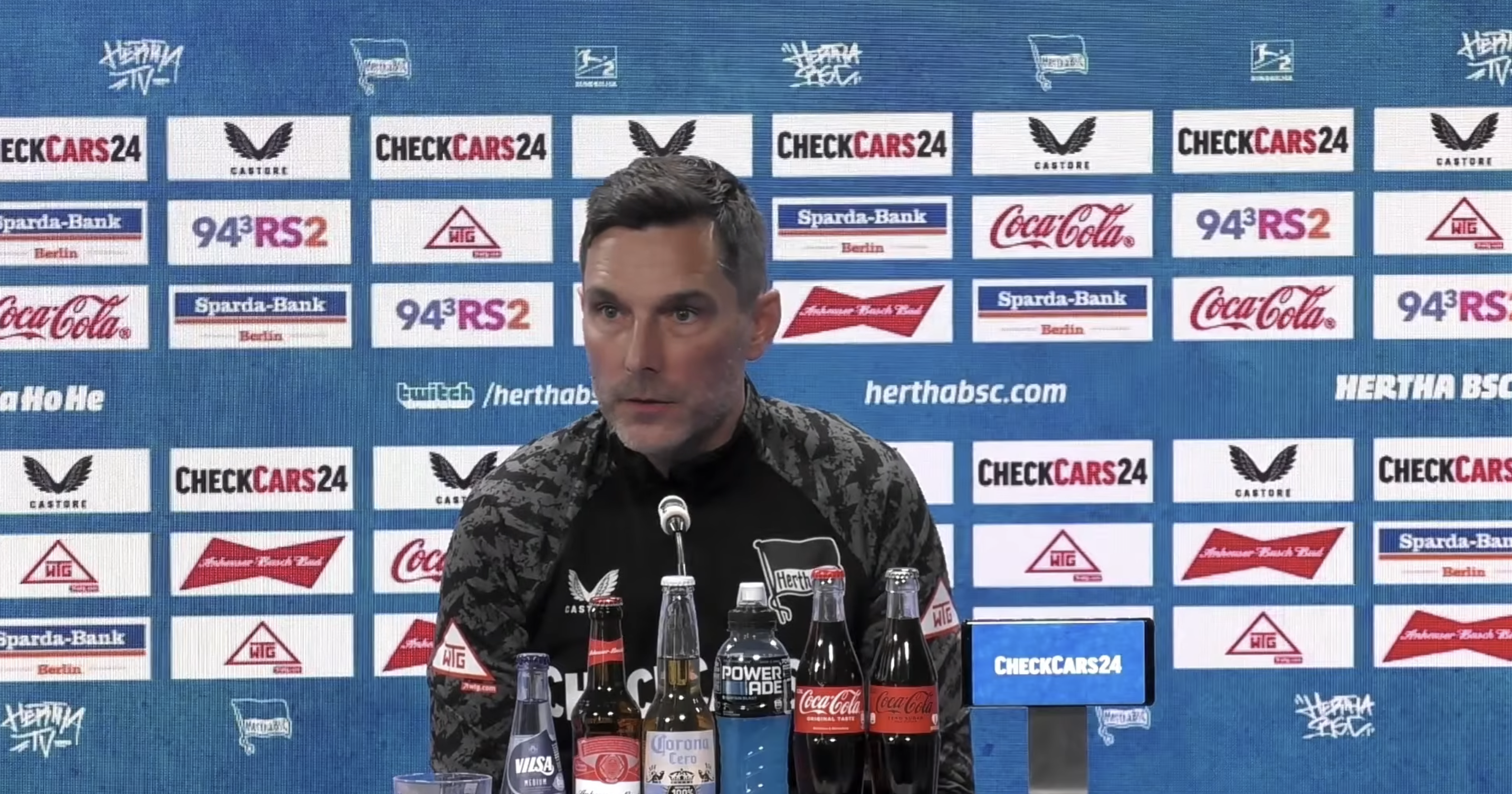 Stefan Leitl bei der Pressekonferenz.