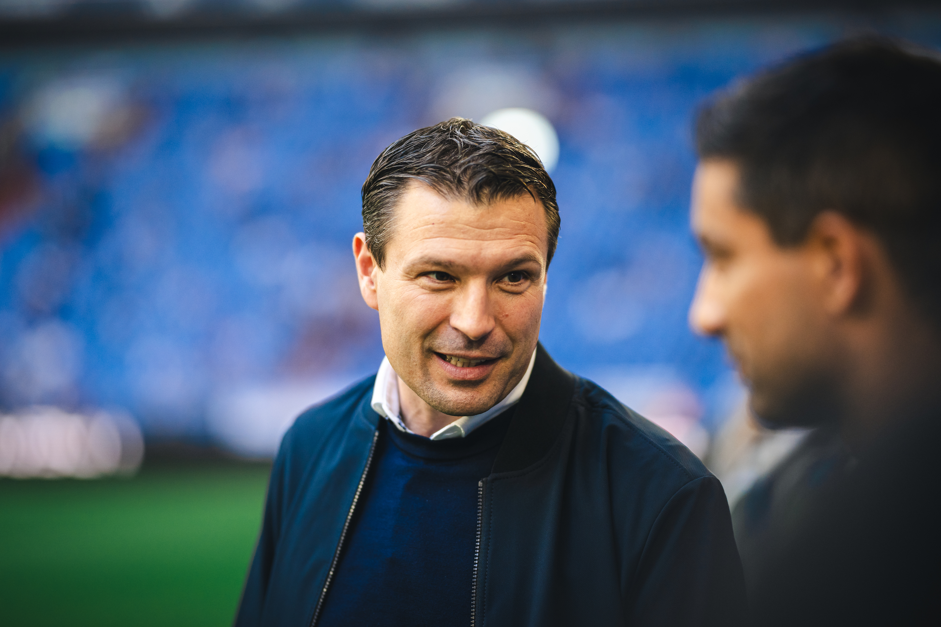 Benjamin Weber lächelt an der Kamera vorbei.