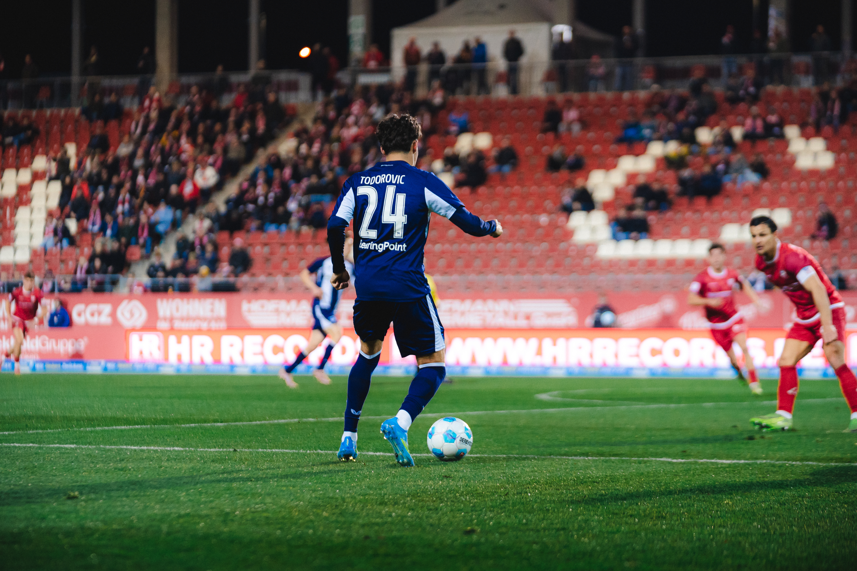 Kian Todorović in Zwickau am Ball.
