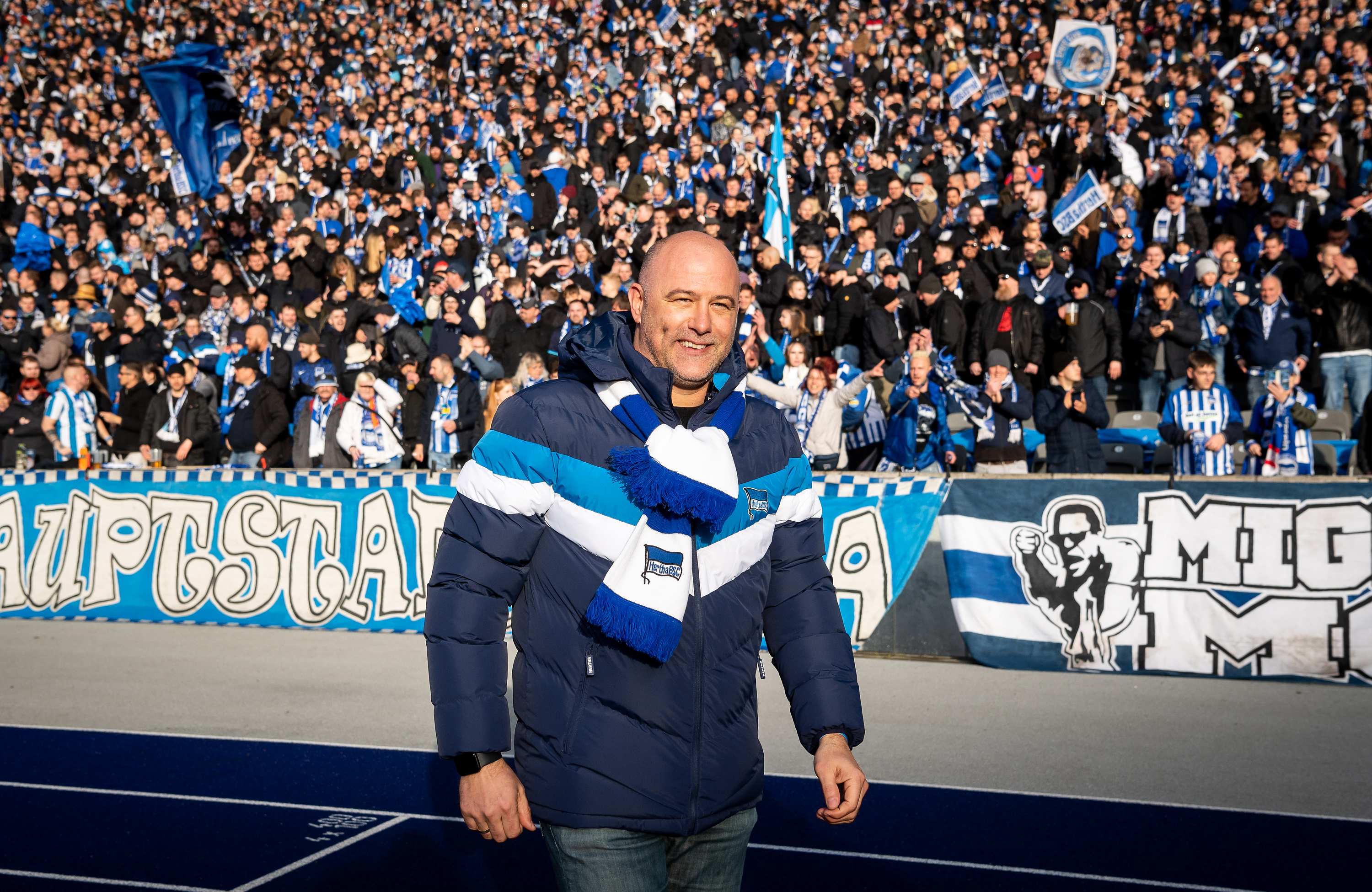 Gábor Király vor der Ostkurve.