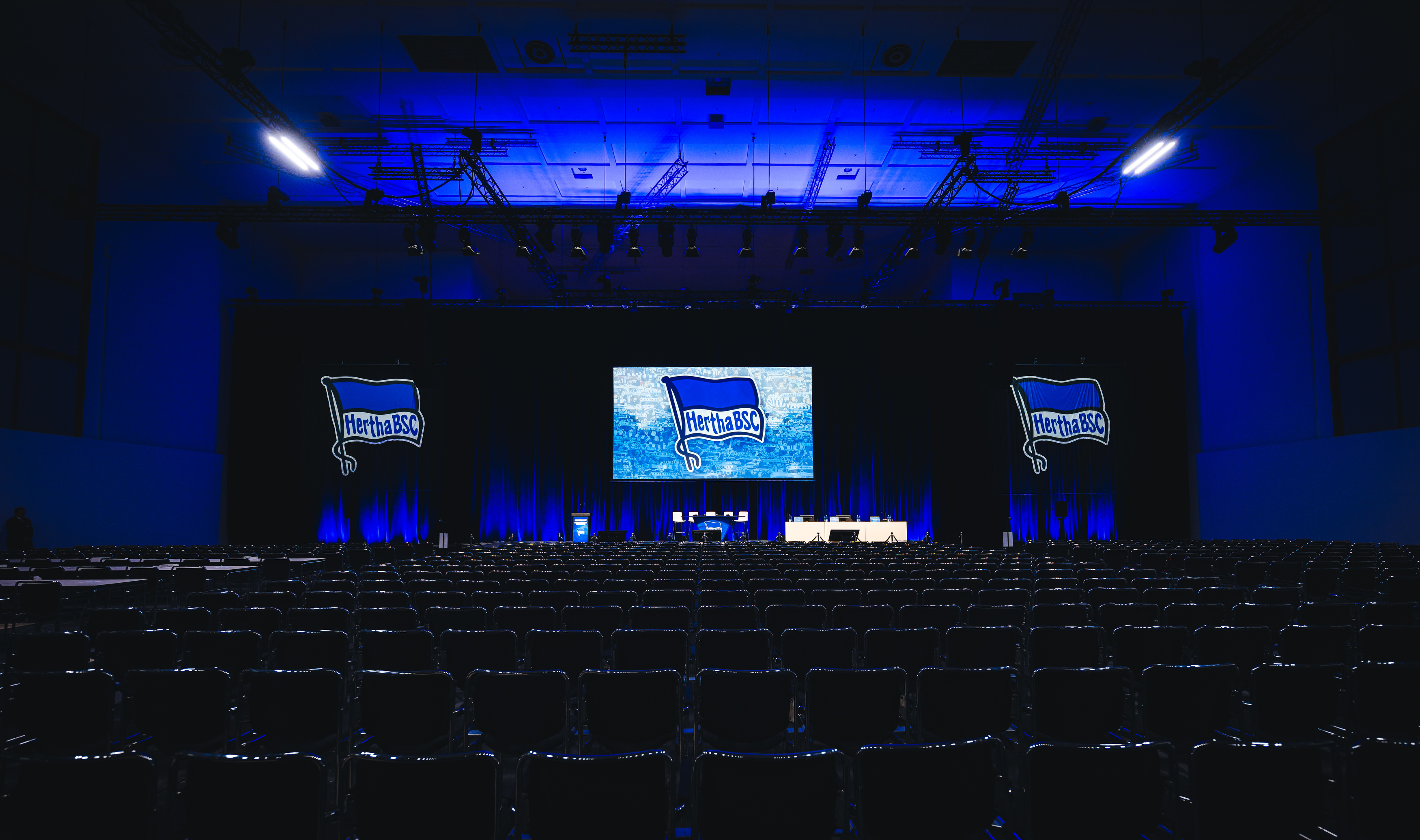 Die Messehalle bei einer Mitgliederversammlung unseres Hauptstadtclubs.