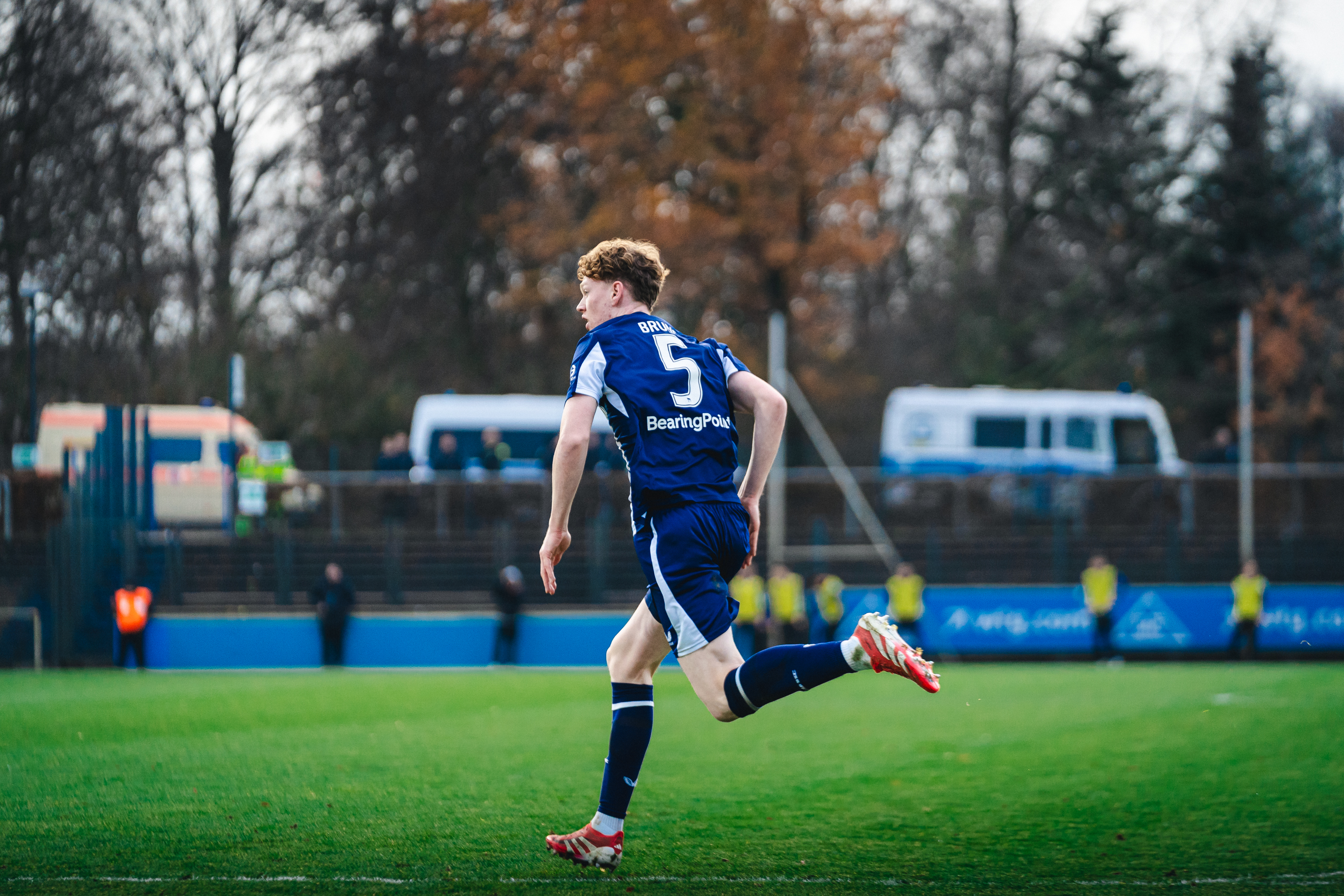 Mathis Bruns zieht einen Sprint an.