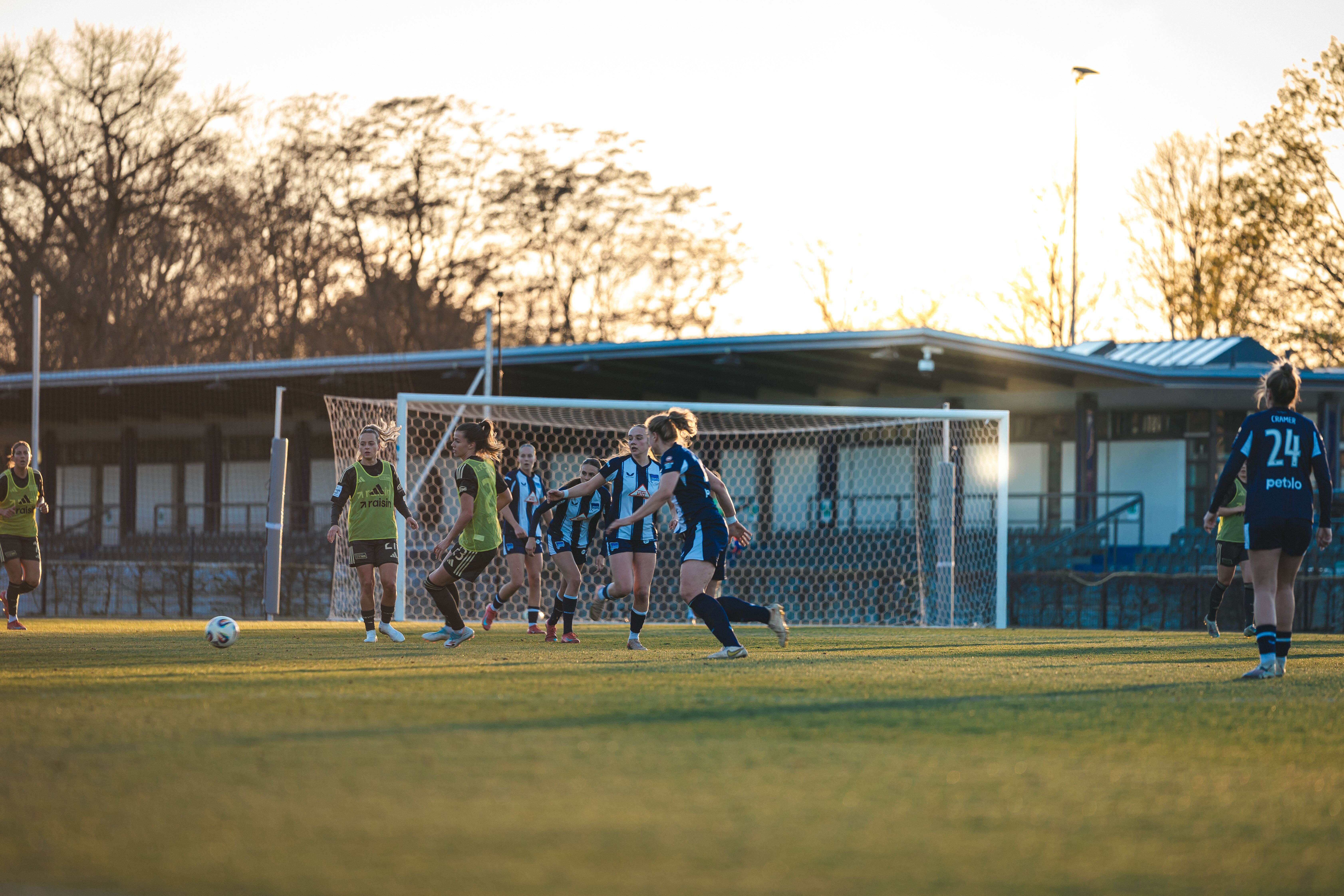 Unsere 1. Frauen im Test gegen den 1. FC Union.