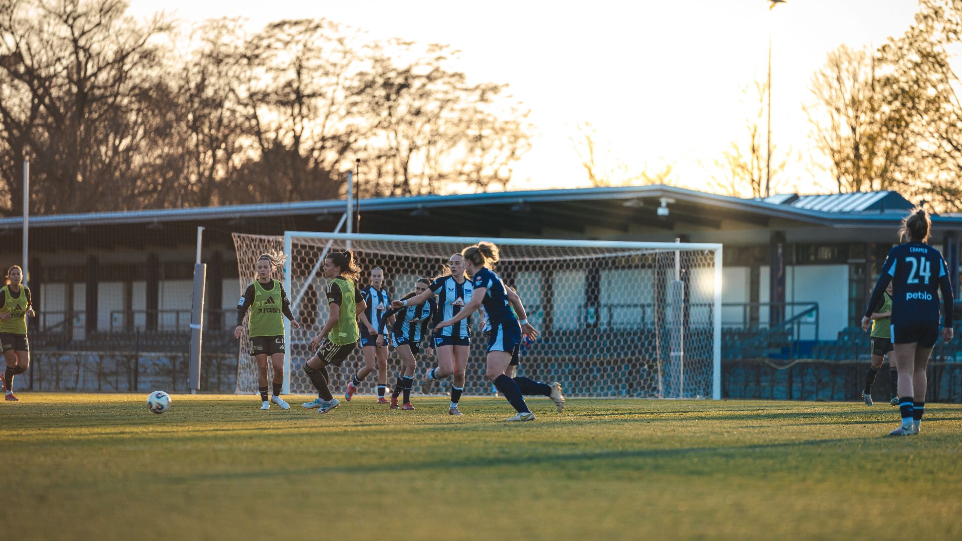 Unsere 1. Frauen im Test gegen den 1. FC Union.