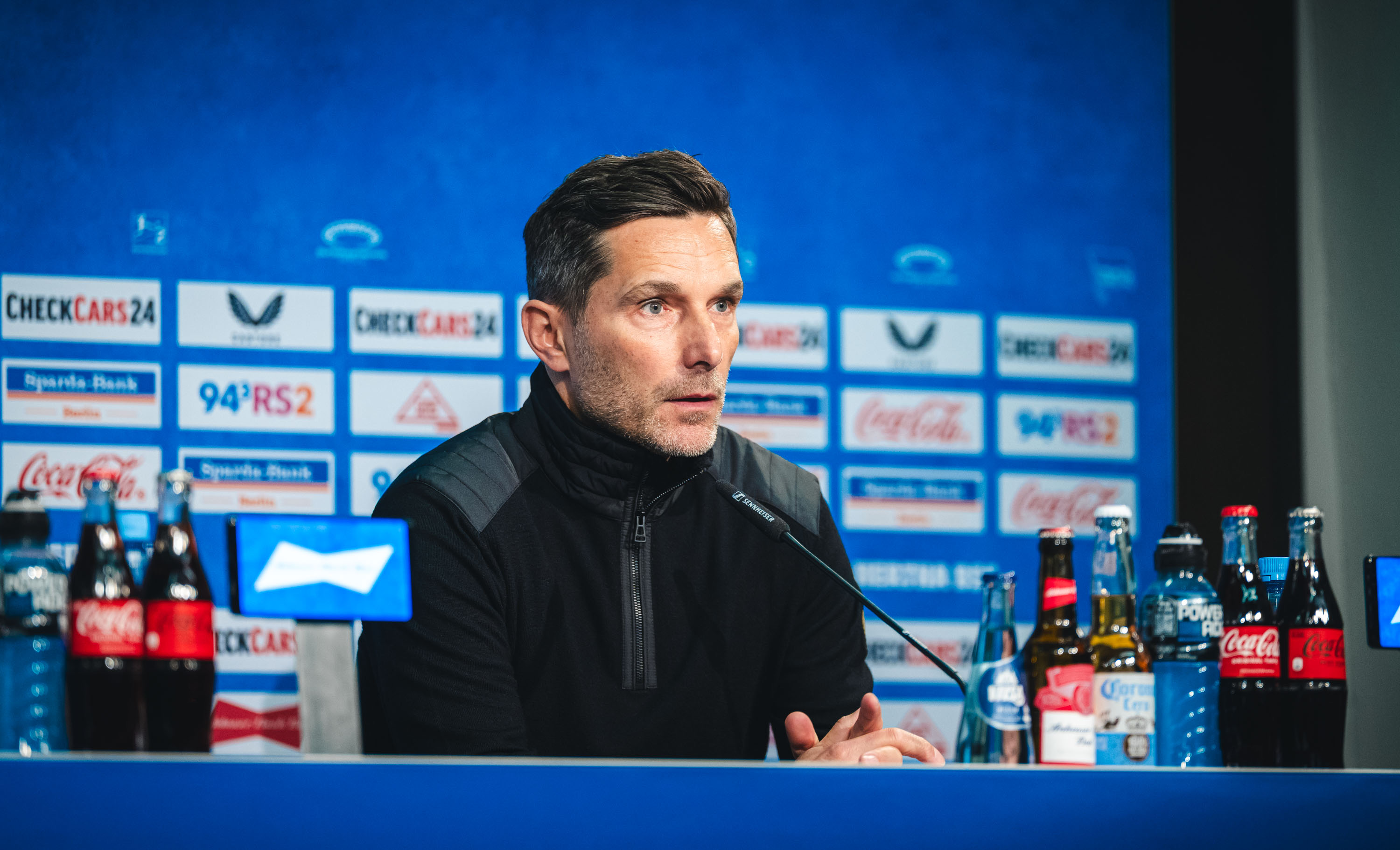 Stefan Leitl bei der Pressekonferenz nach dem Heimspiel gegen den 1. FC Kaiserslautern.