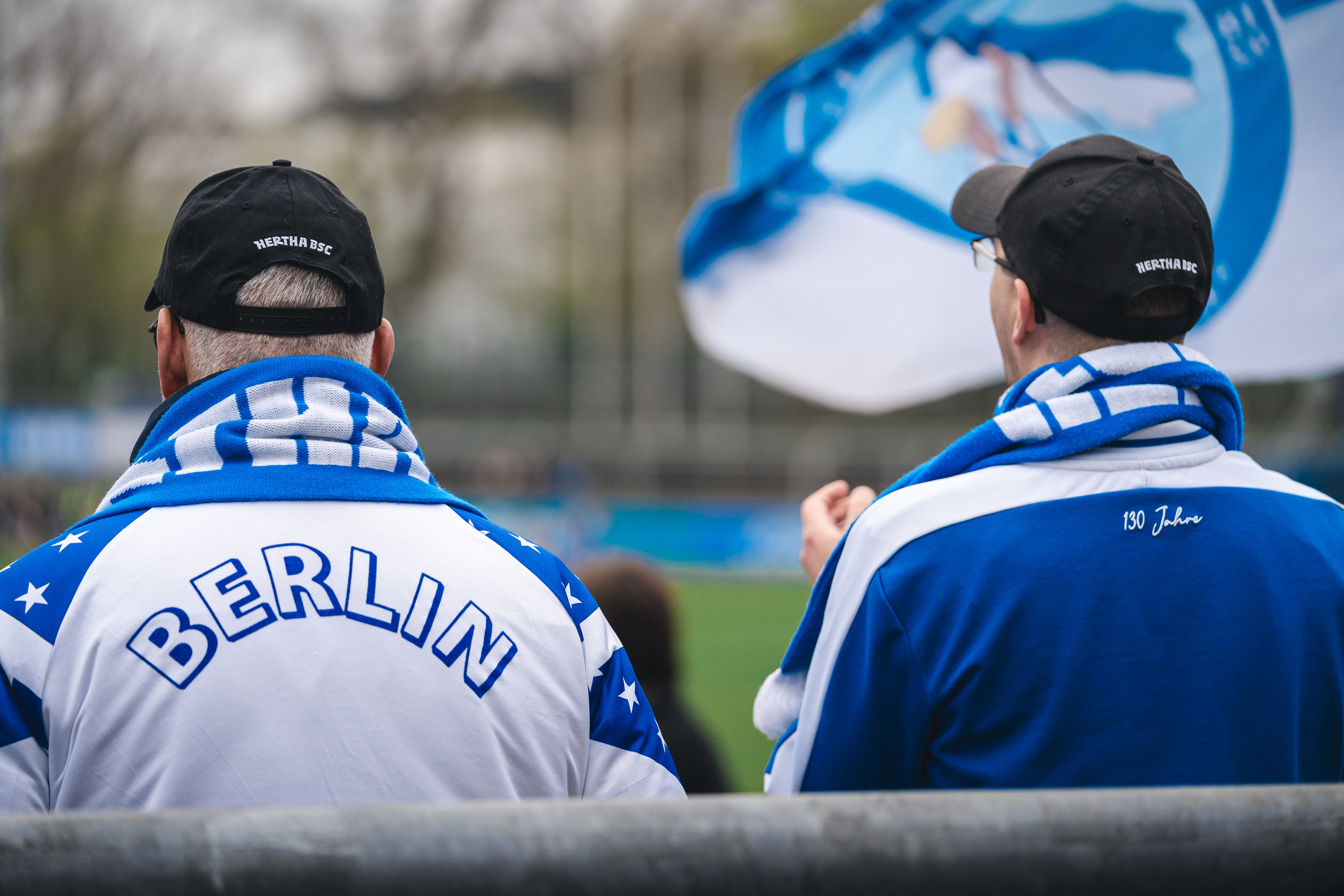 Hertha-Fans im Stadion auf dem Wurfplatz/Amateurstadion.