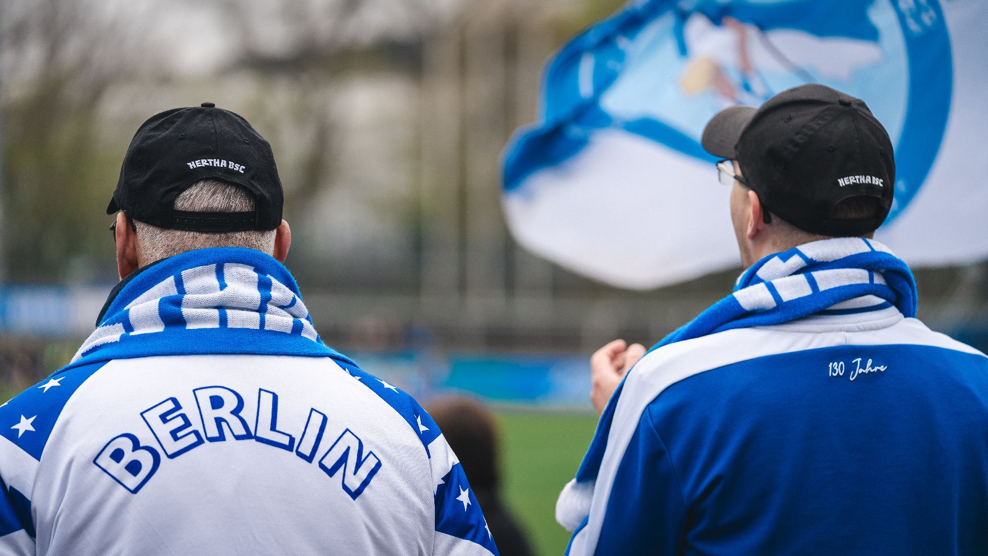 Hertha-Fans im Stadion auf dem Wurfplatz/Amateurstadion.