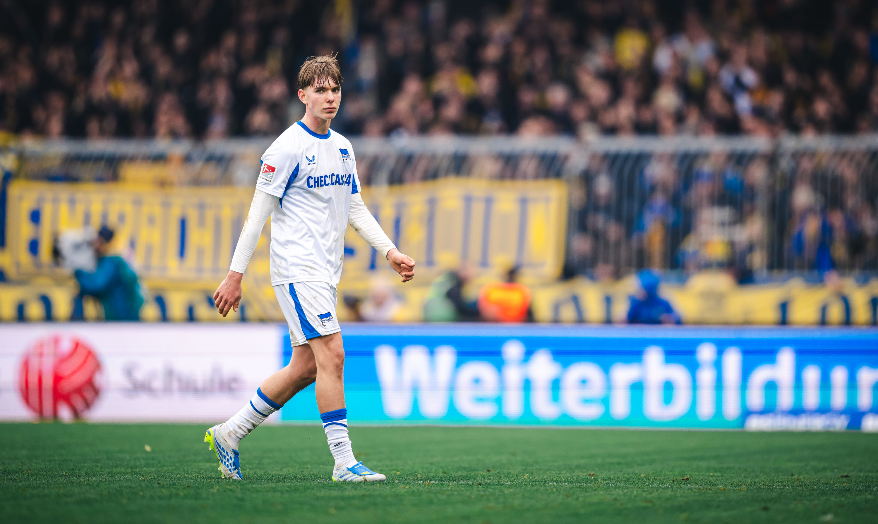 Kennet Eichhorn geht in Braunschweig vom Feld.