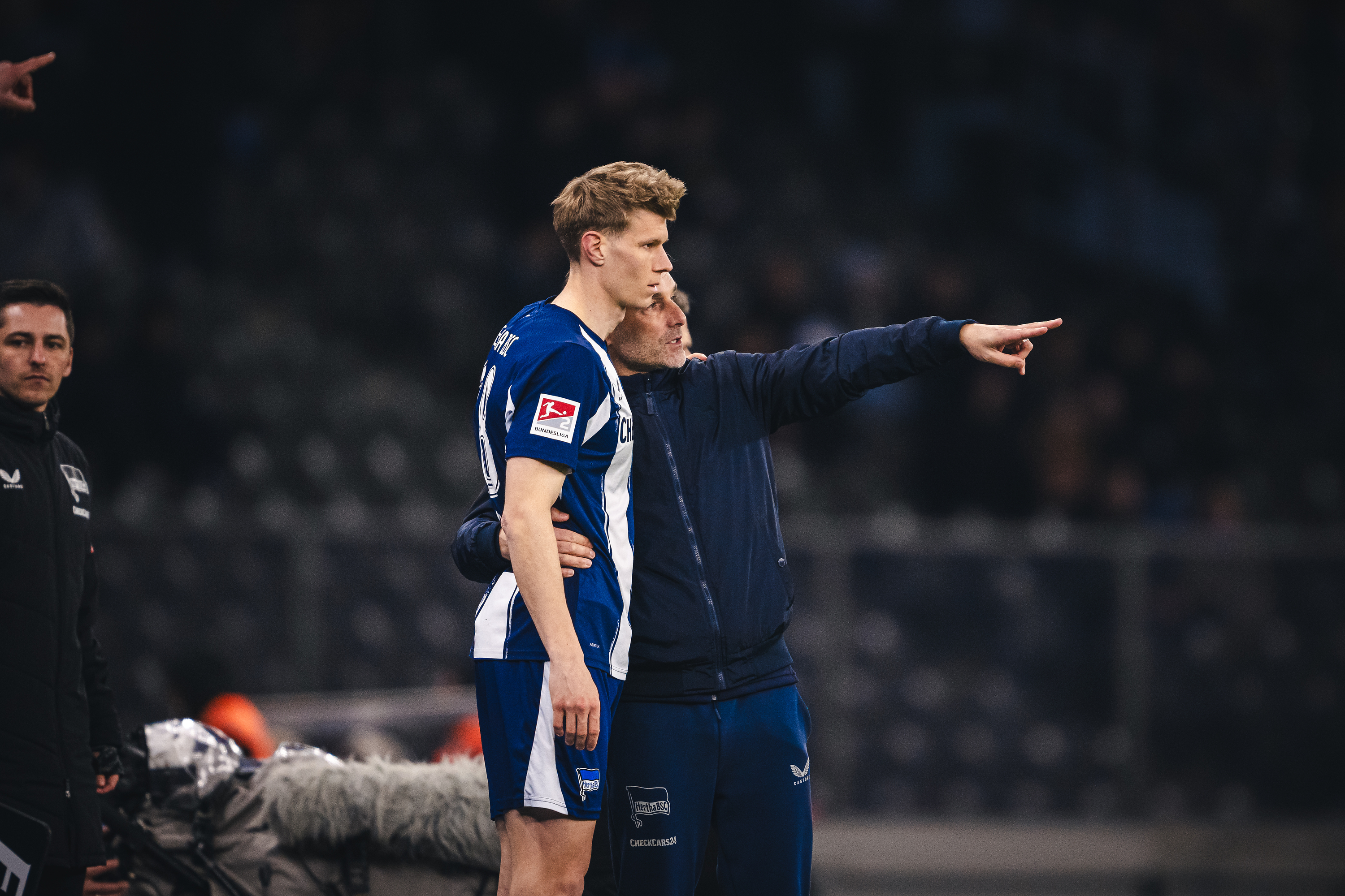 Luca Schuler und Stefan Leitl an der Seitenlinie.