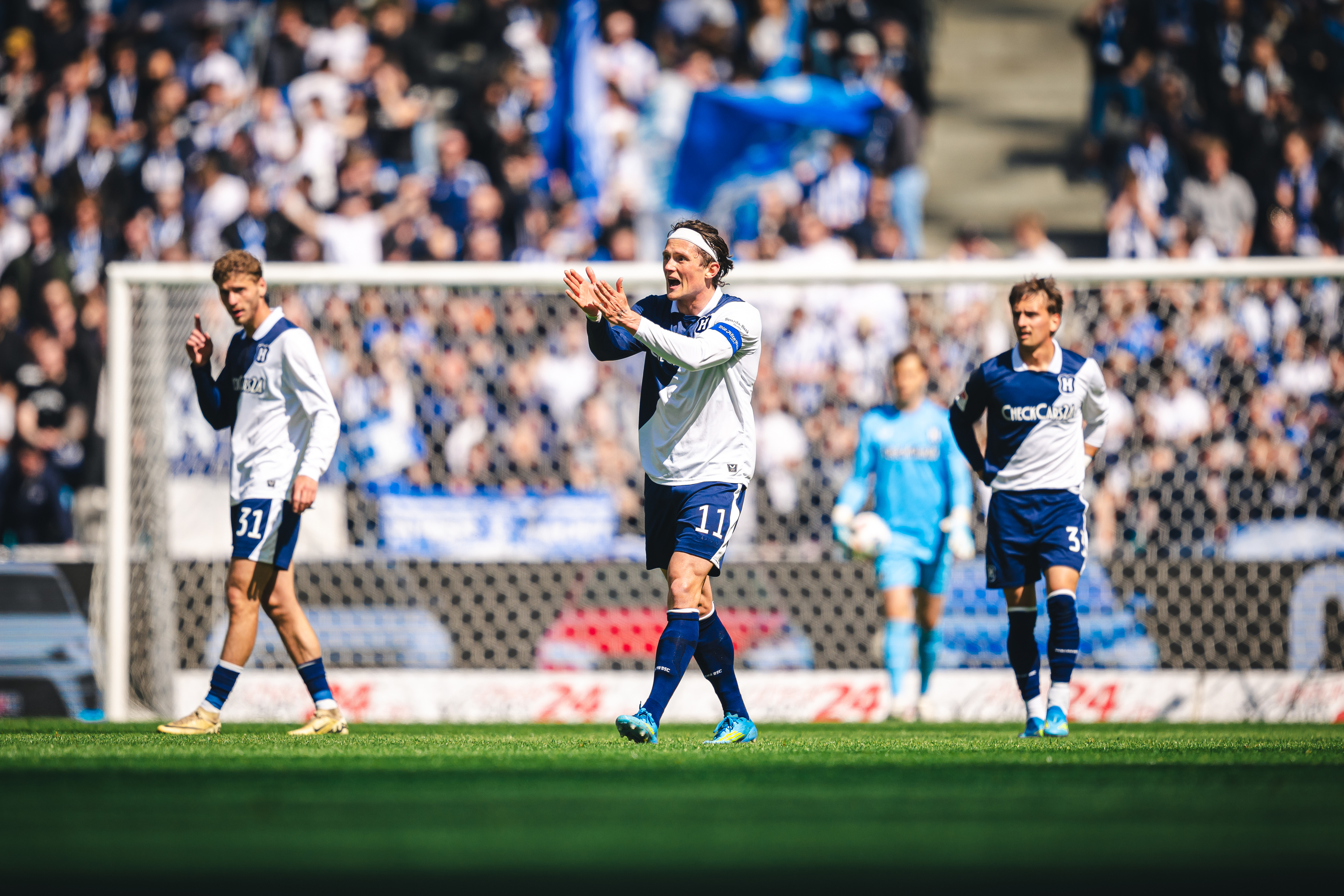 Márton Dárdai, Fabian Reese und Michał Karbownik im Sondertrikot.