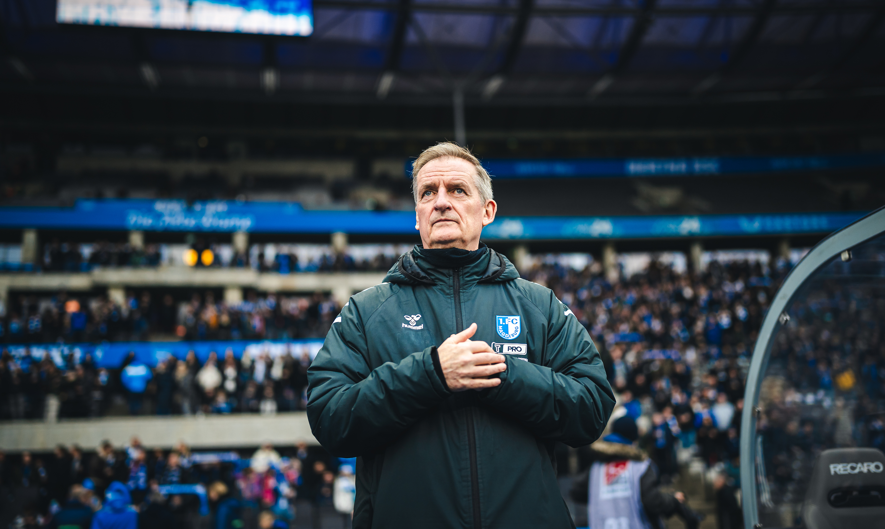 Magdeburgs Trainer Petrik Sander im Olympiastadion.