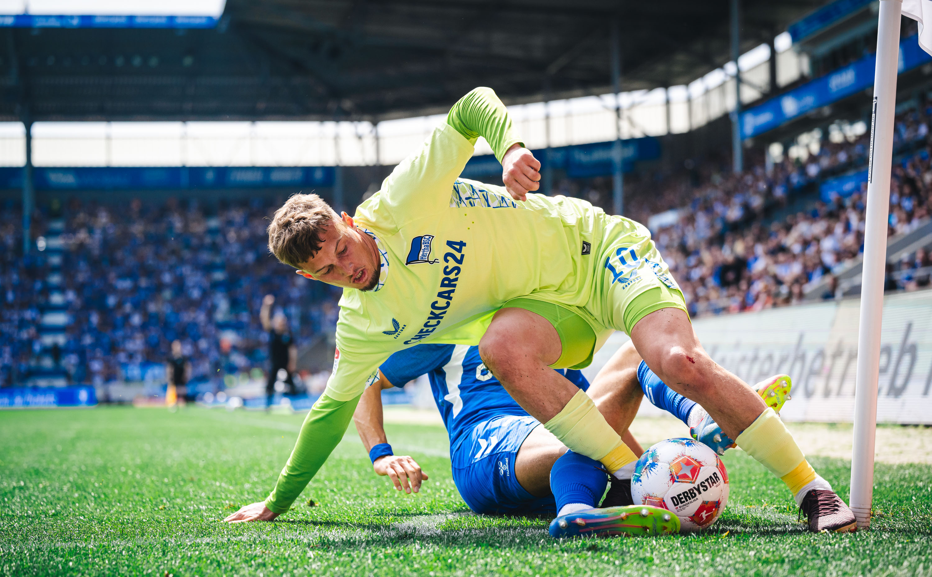 Michaël Cuisance gewinnt einen Zweikampf.