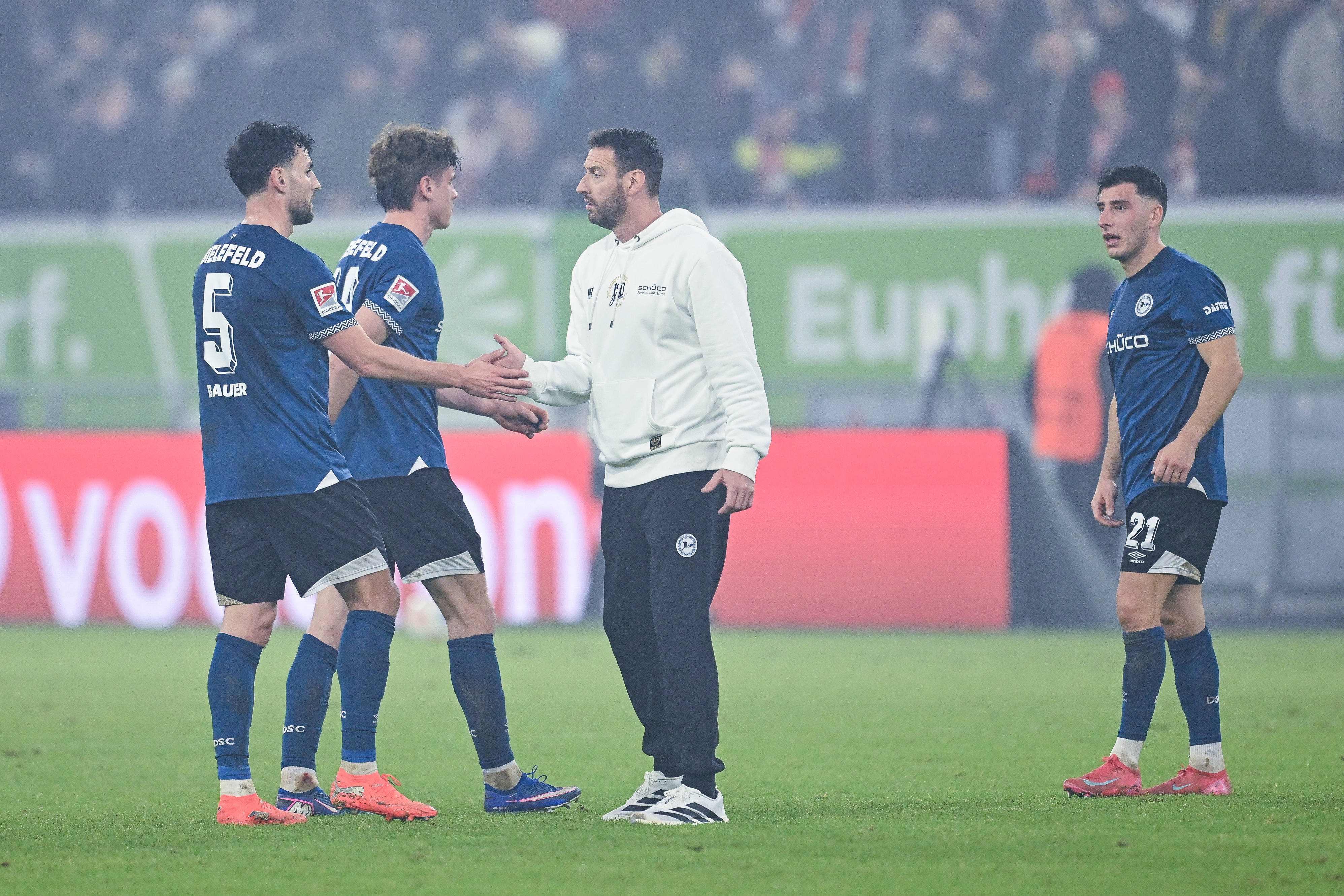 Maximilian Bauer, Maximilian Grosser und ihr Trainer Mitch Kniat.