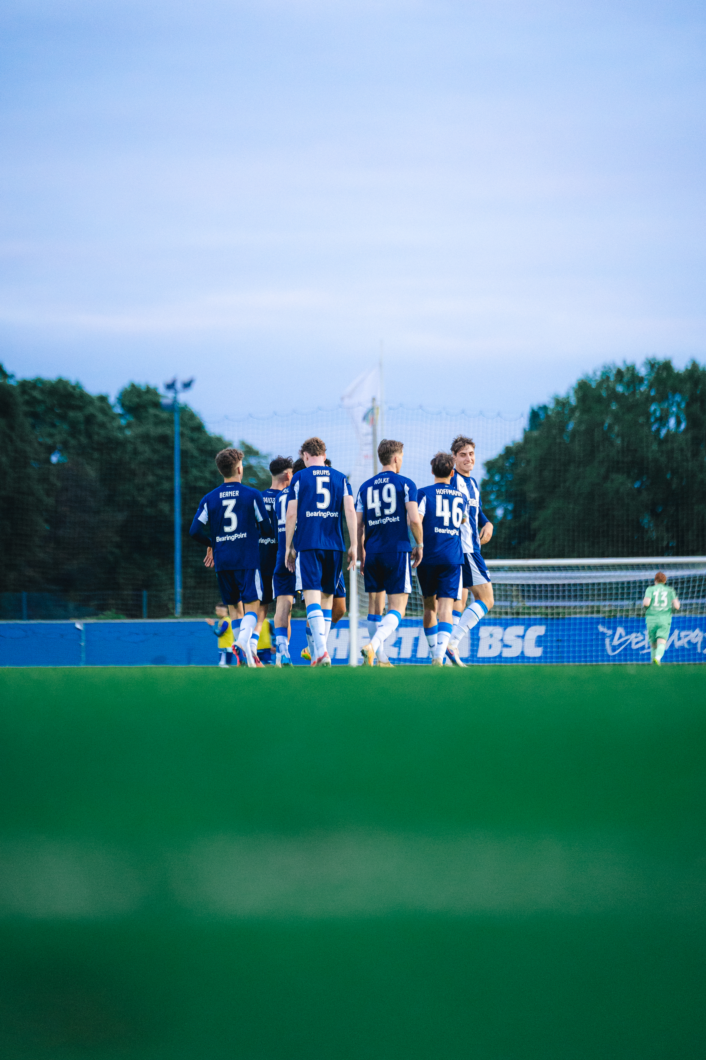 Unsere U23 in einer Teamtraube.