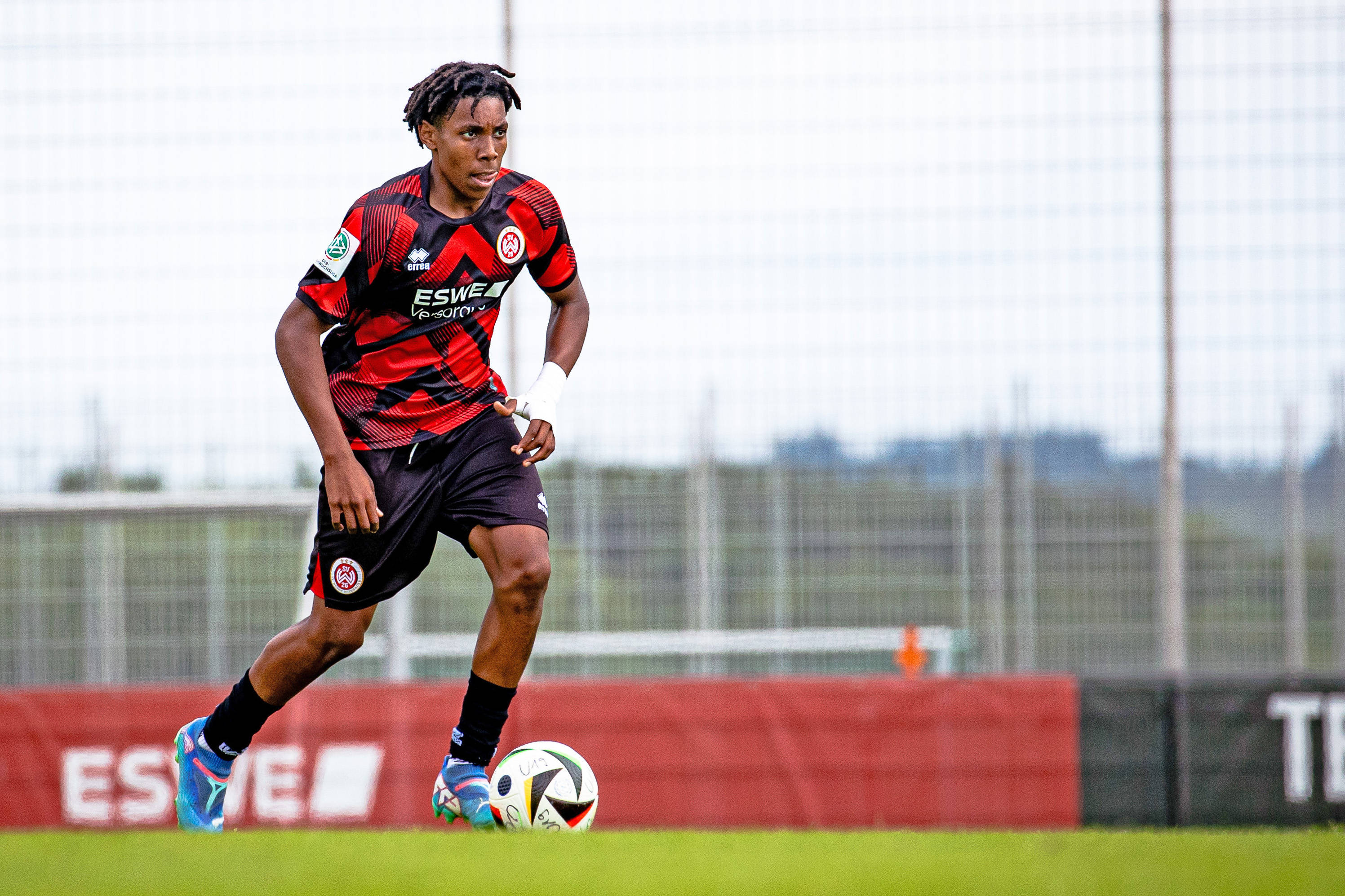 Jermaine Ngwa am Ball.