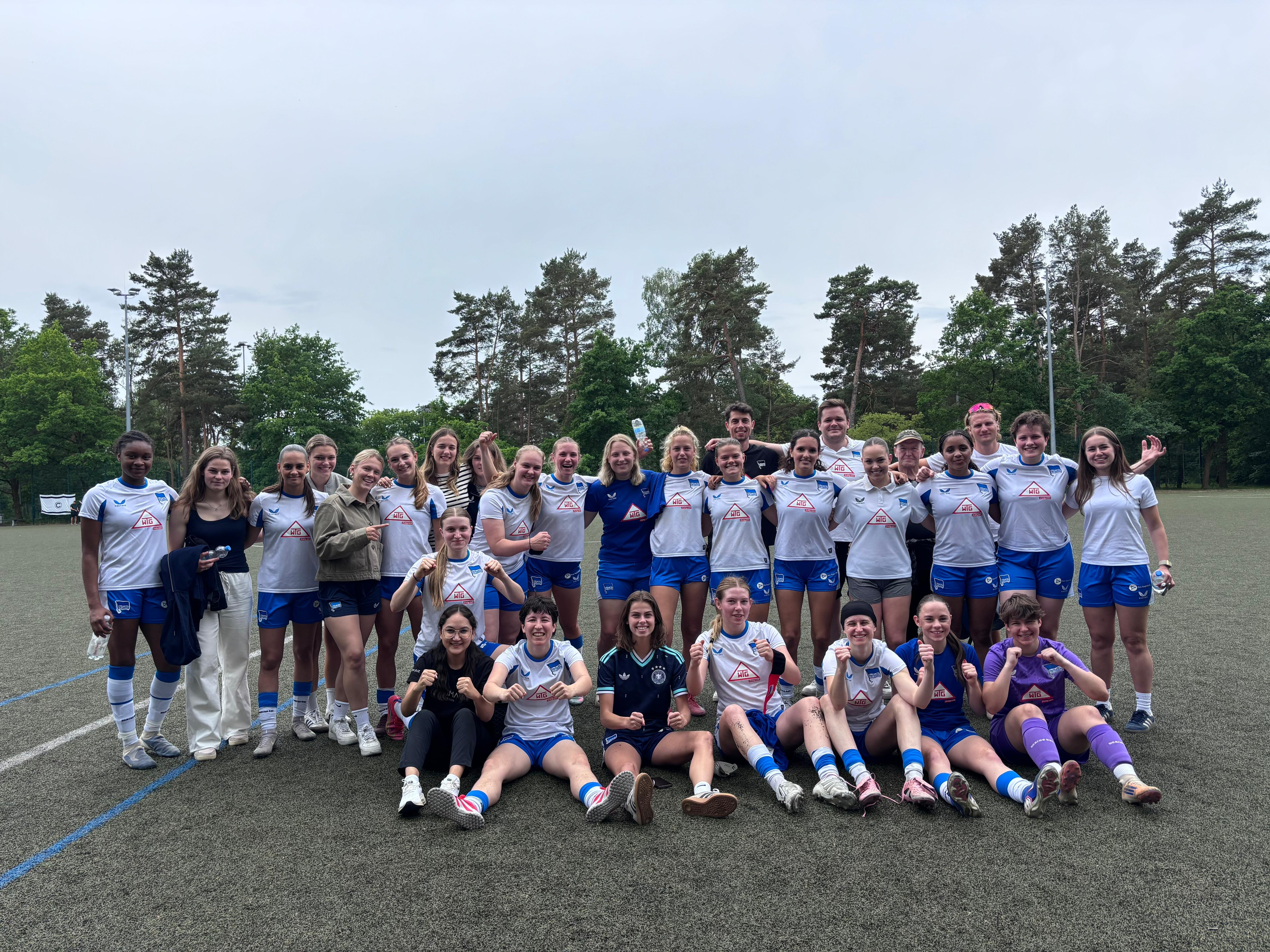 U20-Juniorinnen jubeln nach dem Seig.