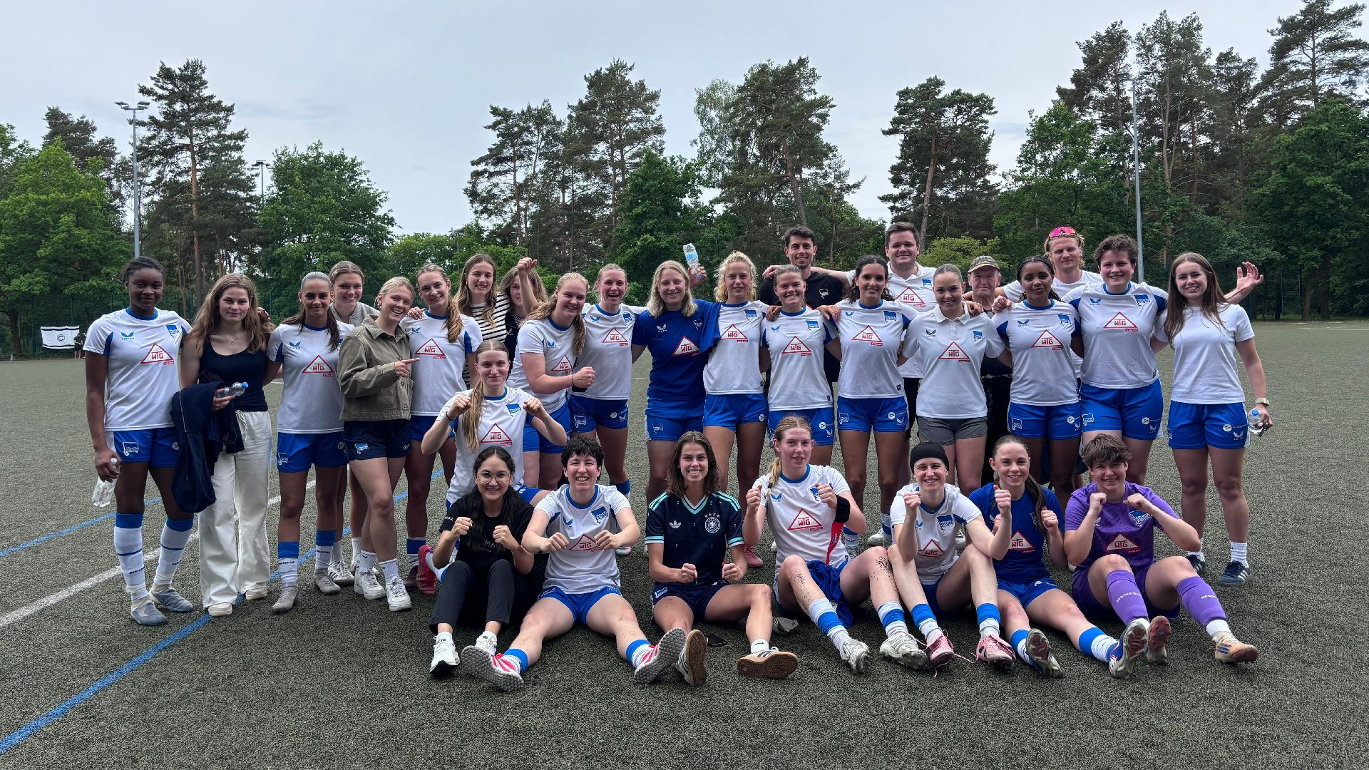 U20-Juniorinnen jubeln nach dem Seig.