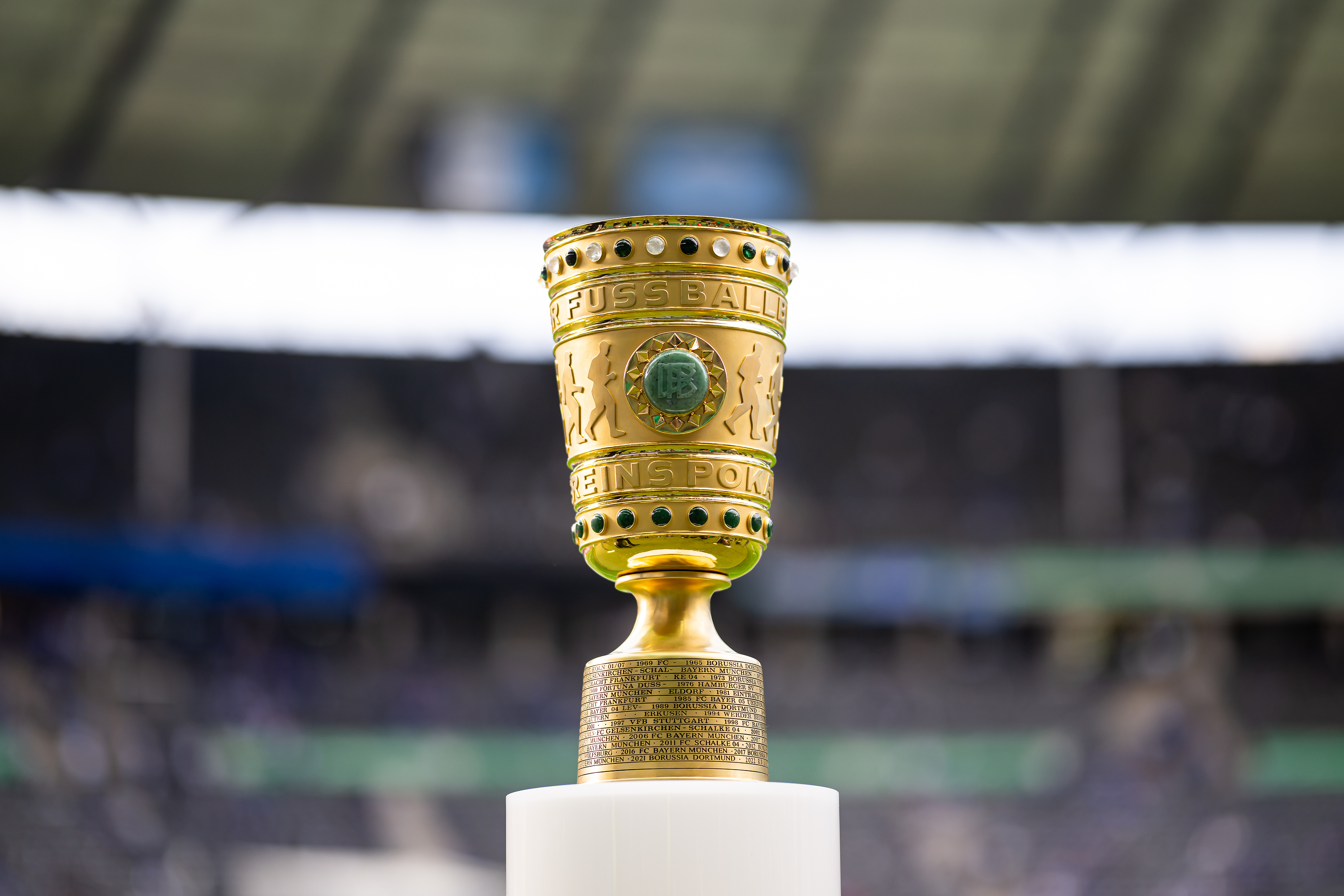 Der DFB-Pokal im Berliner Olympiastadion.