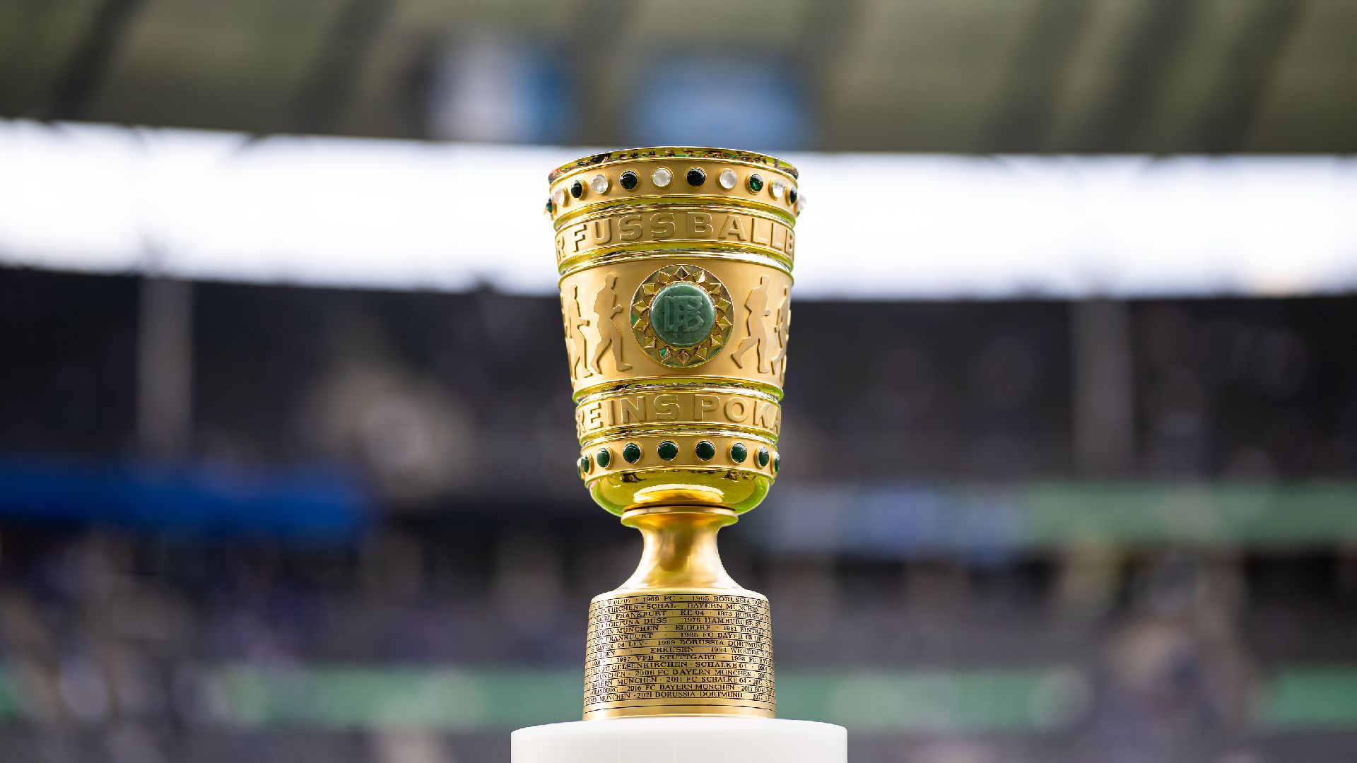 Der DFB-Pokal im Berliner Olympiastadion.