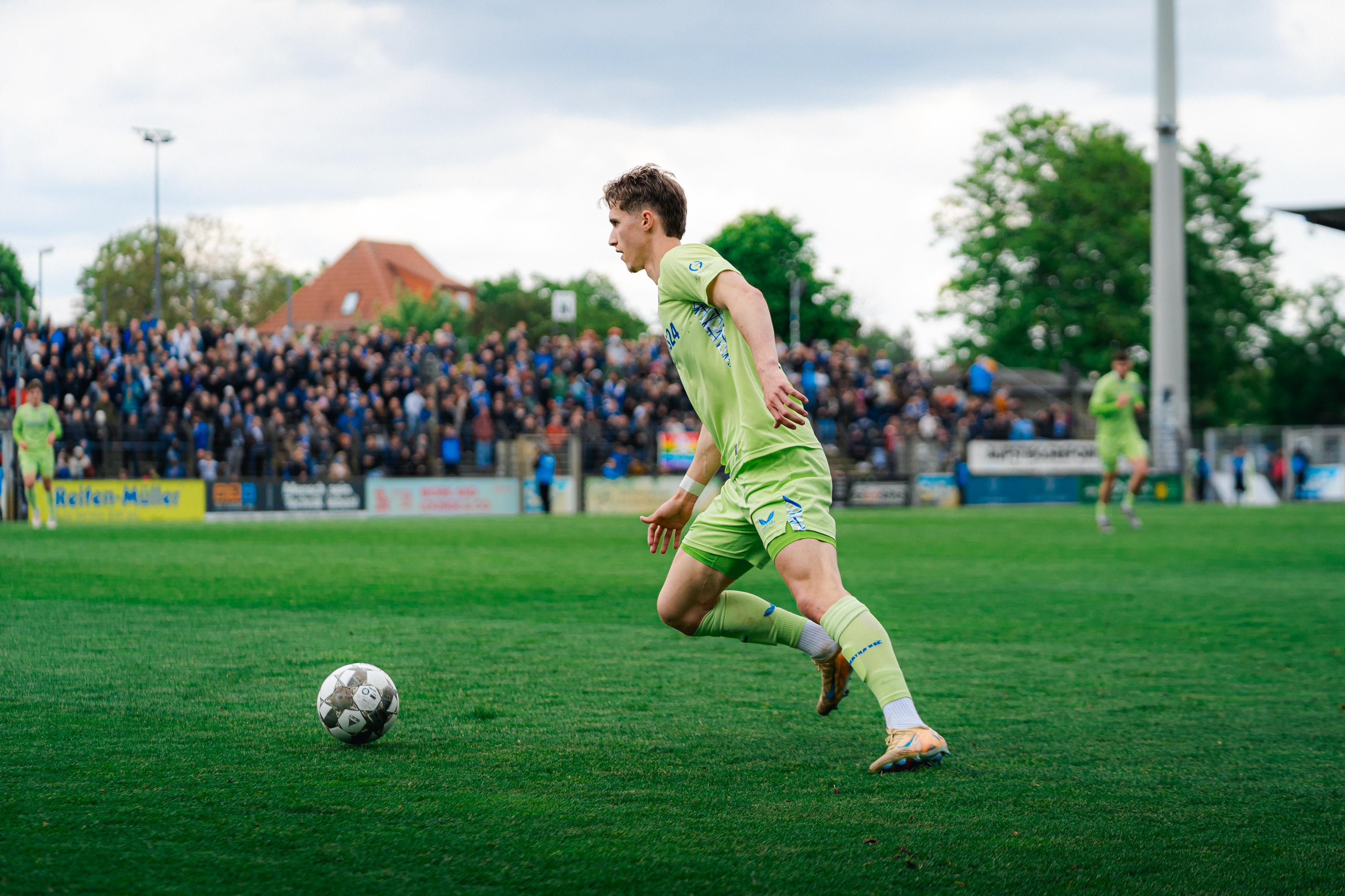Oliver Rölke am Ball in Babelsberg.