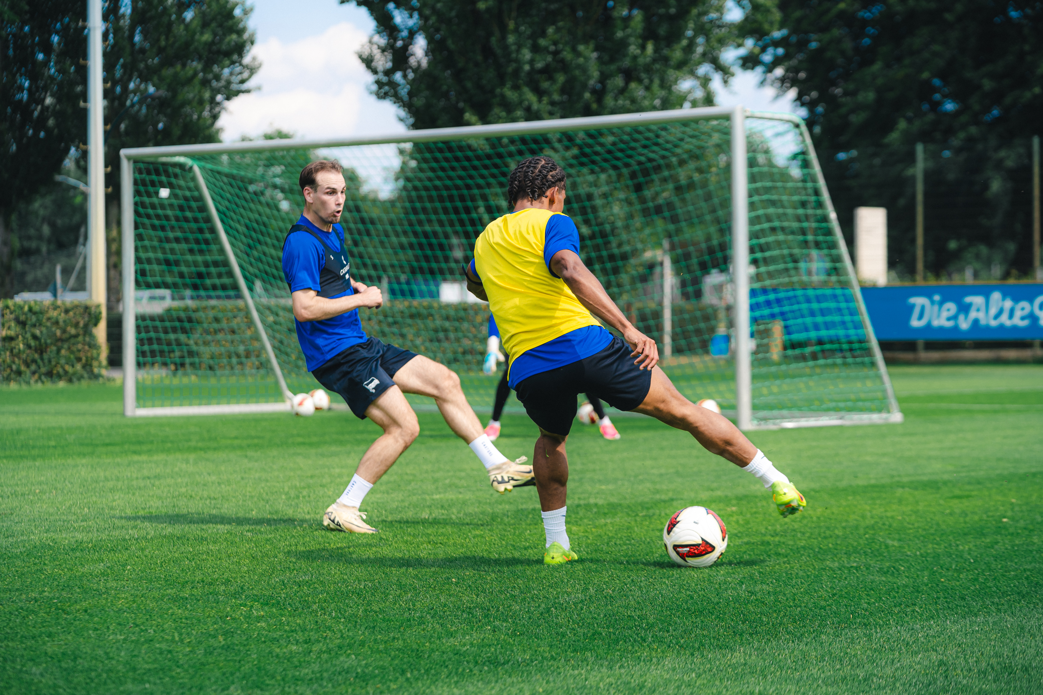 Zweikampf beim Trainingsstart der U23.