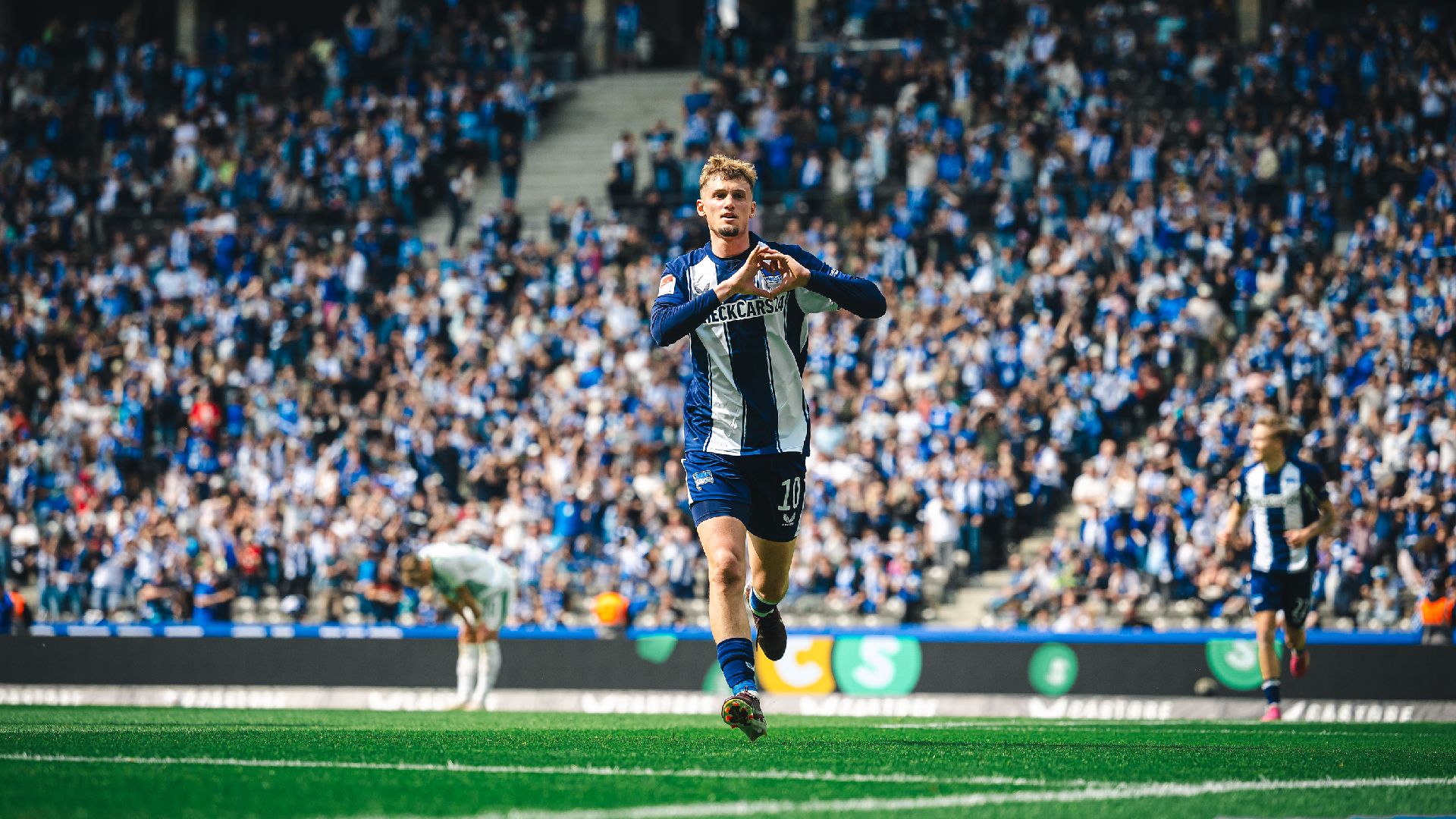 Michaël Cuisance bejubelt sein letztes Tor für Hertha.
