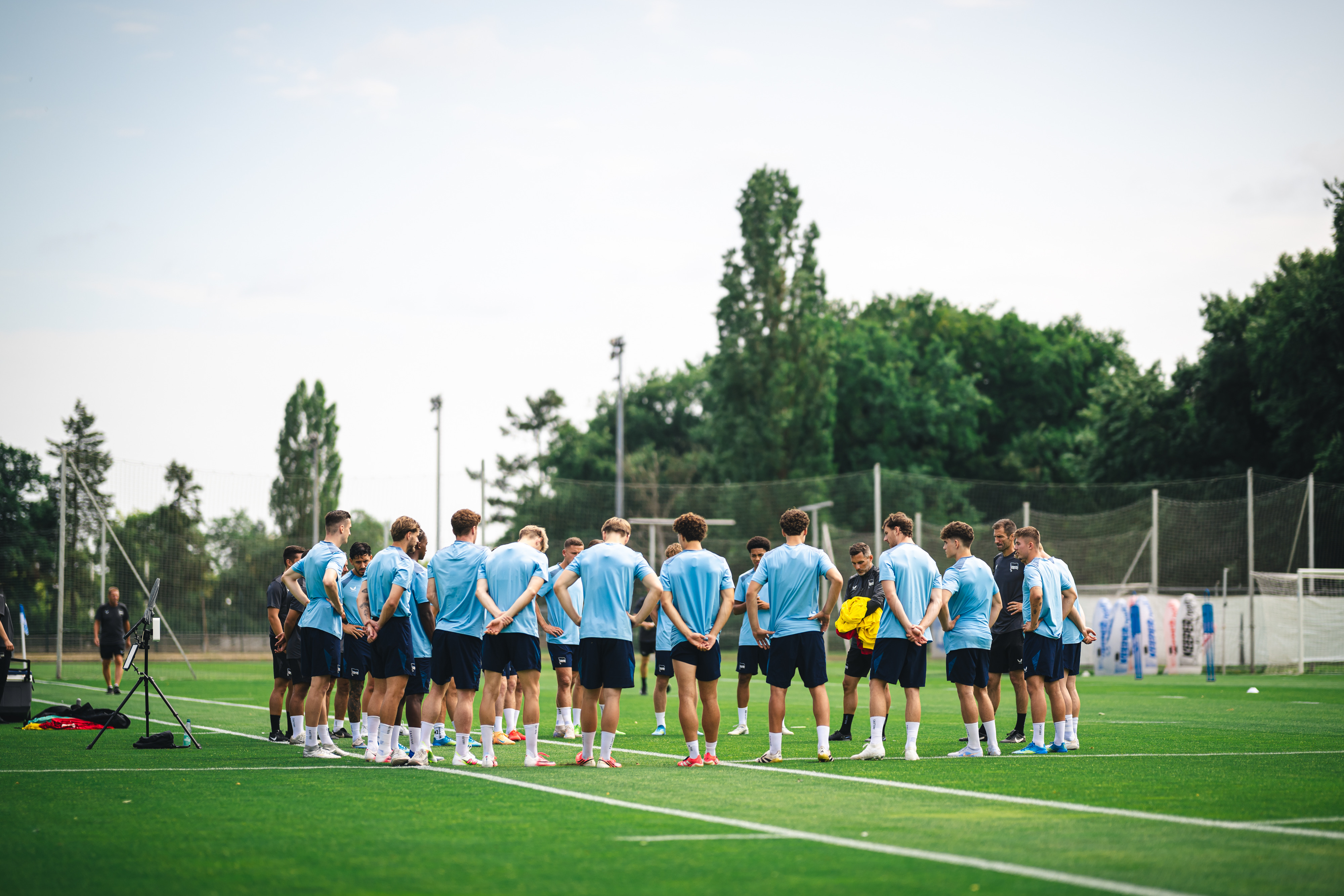 Mannschaftskreis beim Trainingsauftakt.