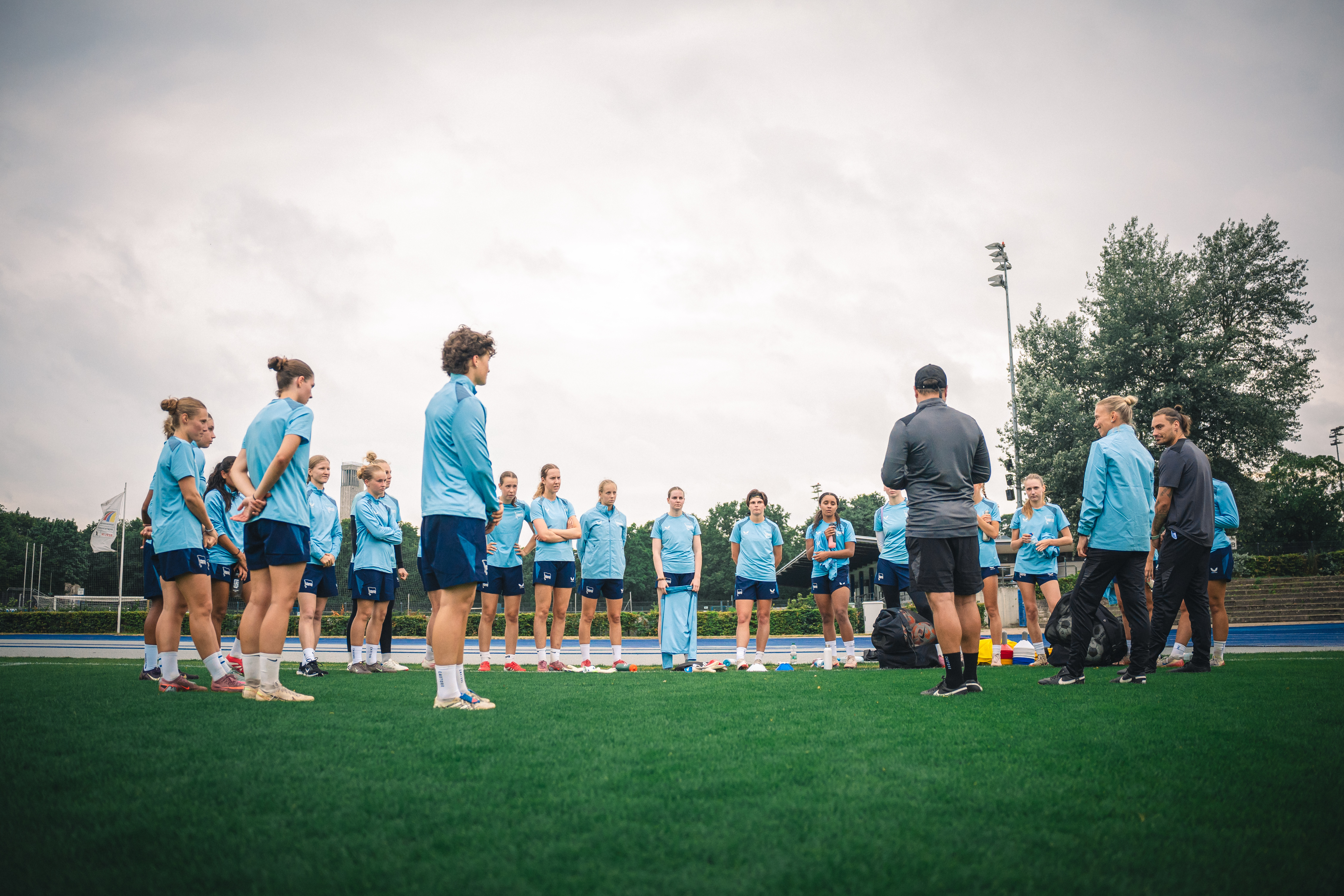 Teamkreis beim Auftakttraining.