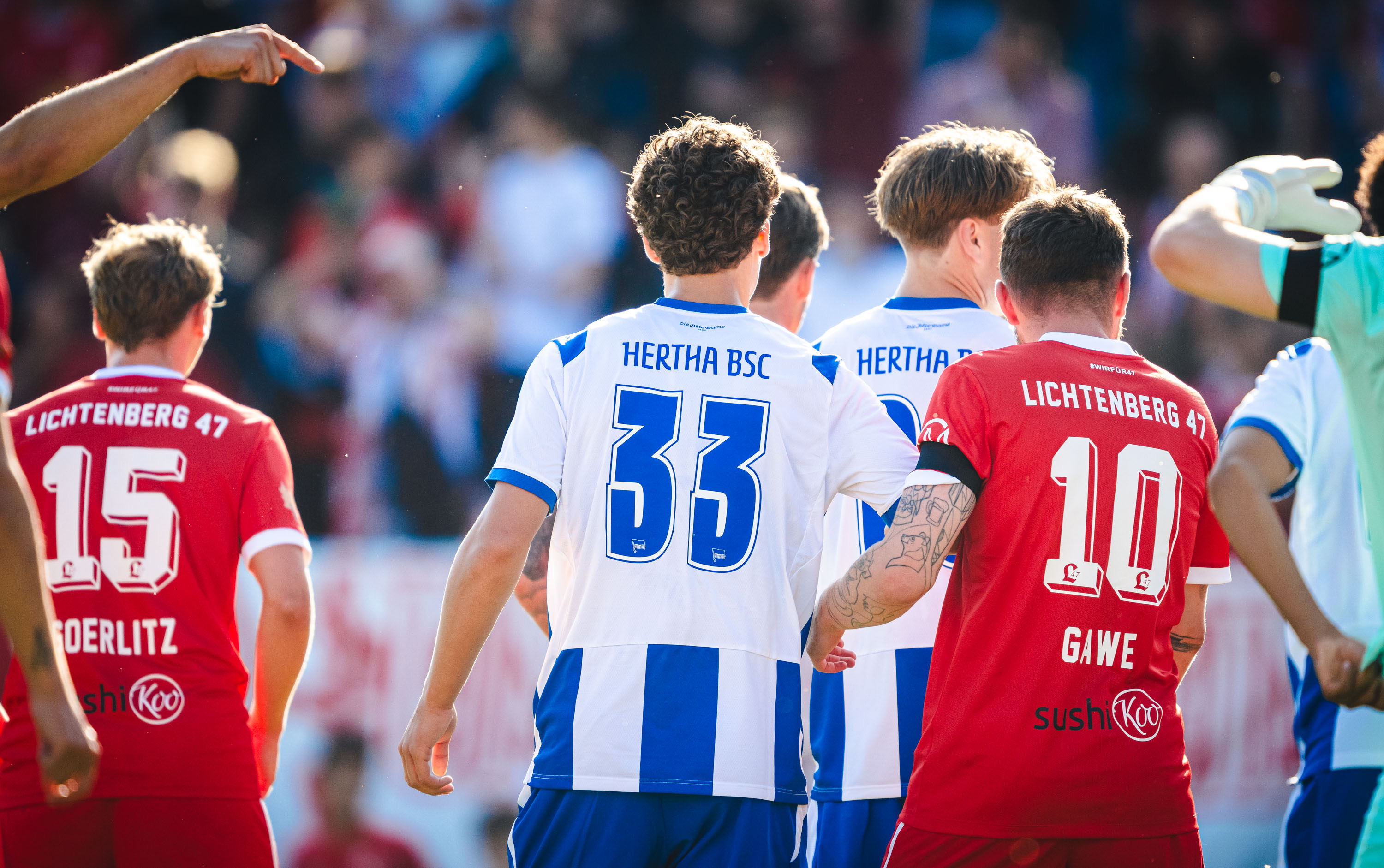 Spieler im Zweikampf.
