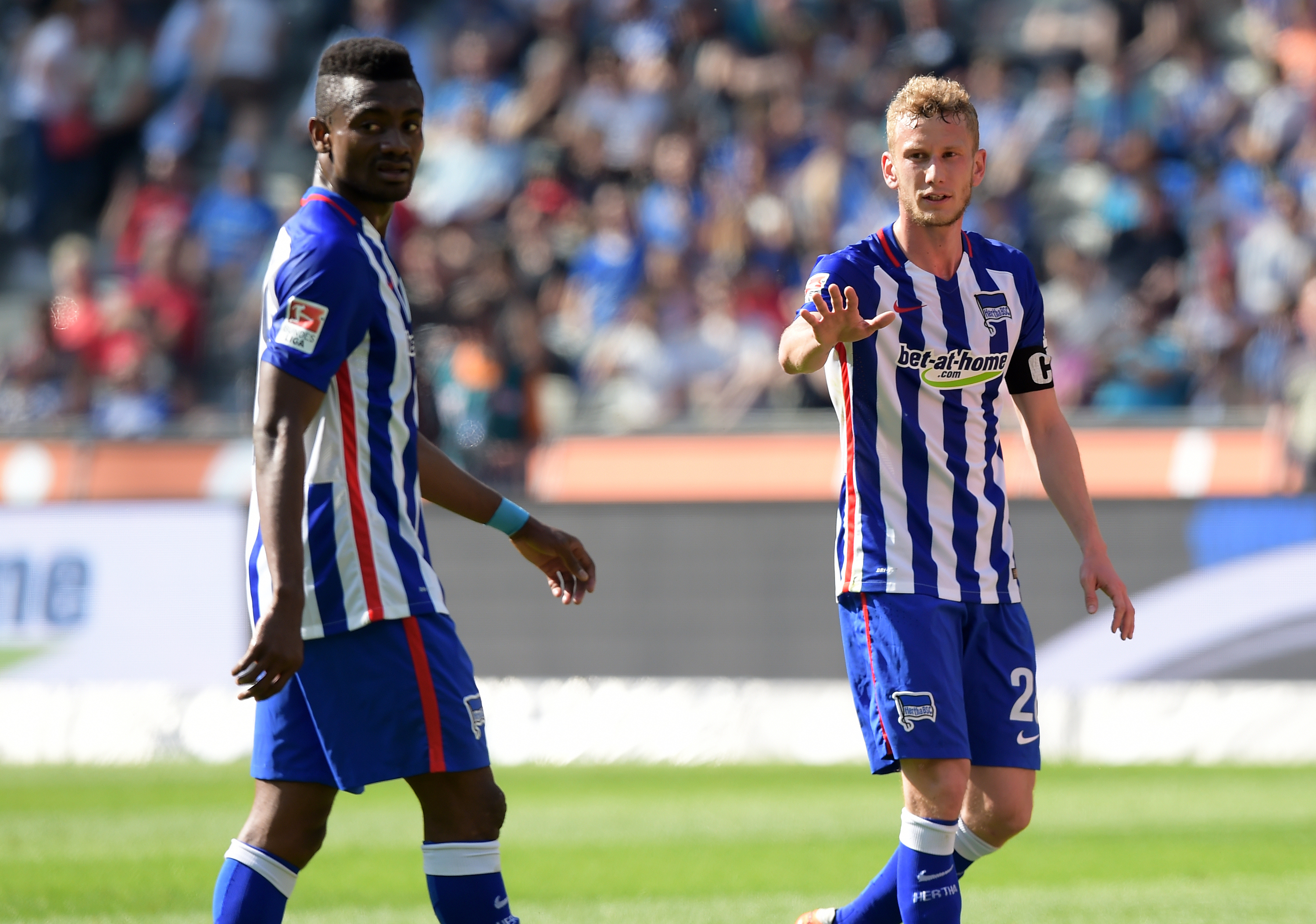 Salomon Kalou und Fabian Lustenberger.