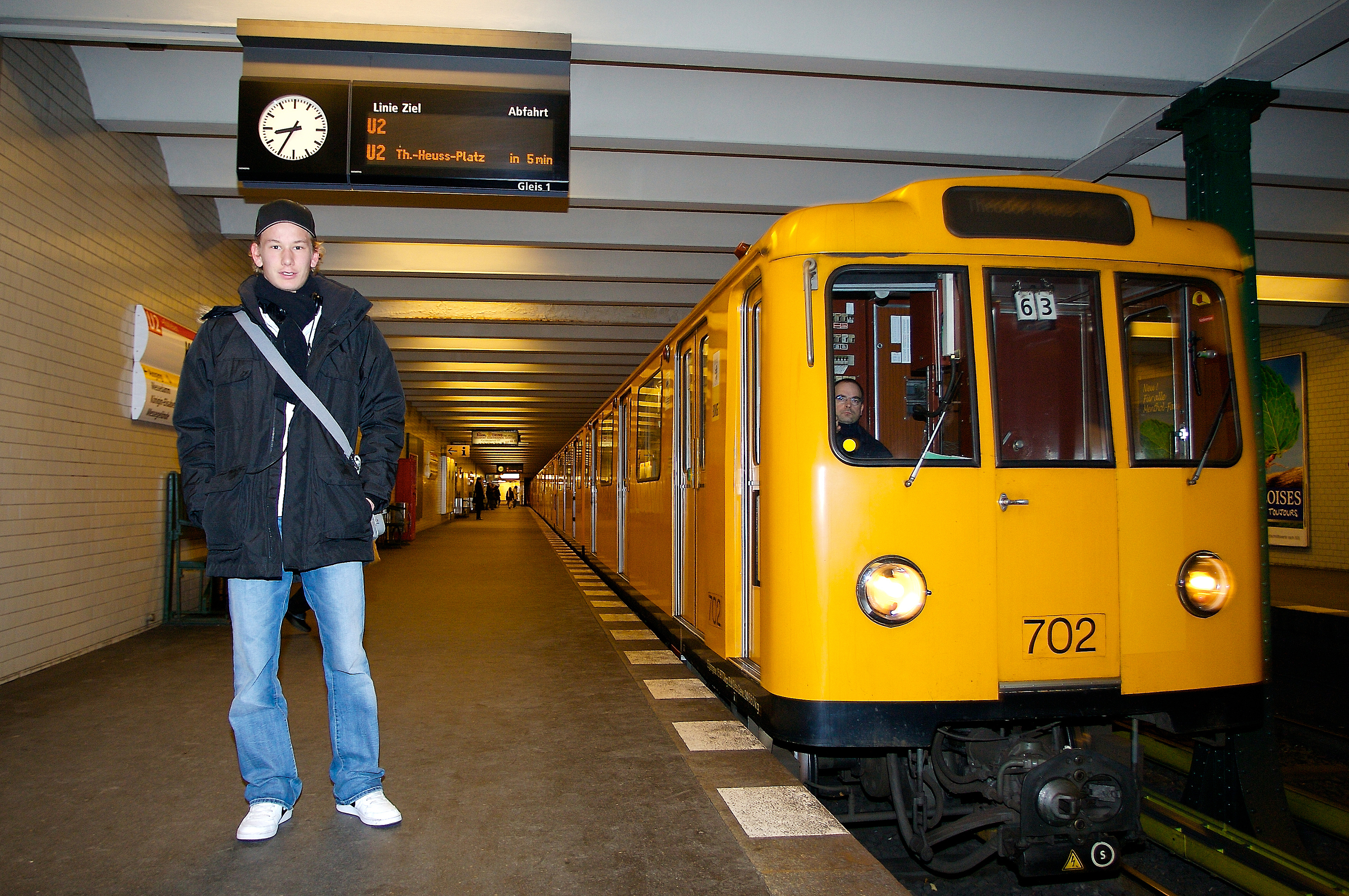 Fabian Lustenberger am Bahnsteig der U2.