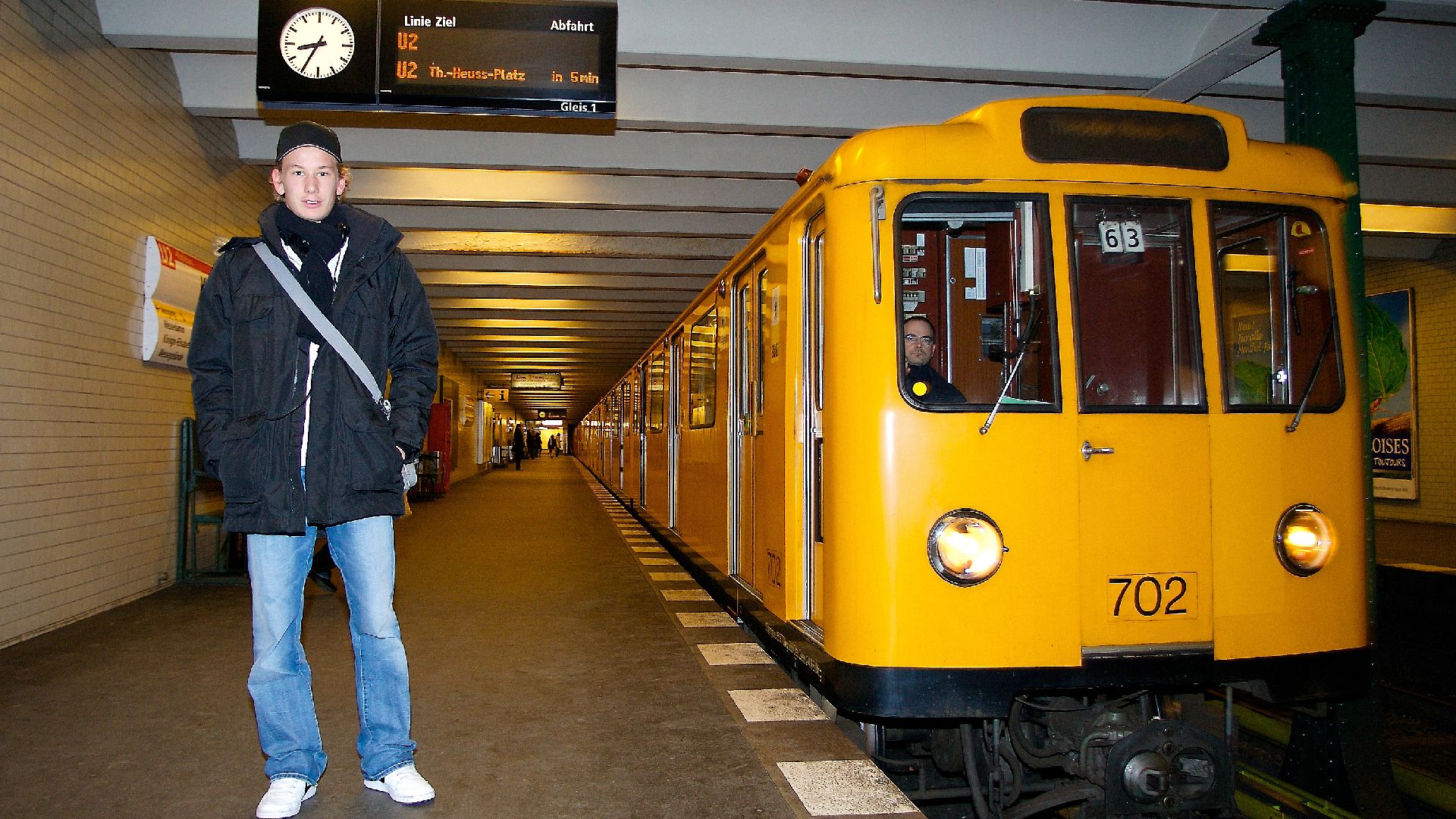 Fabian Lustenberger am Bahnsteig der U2.