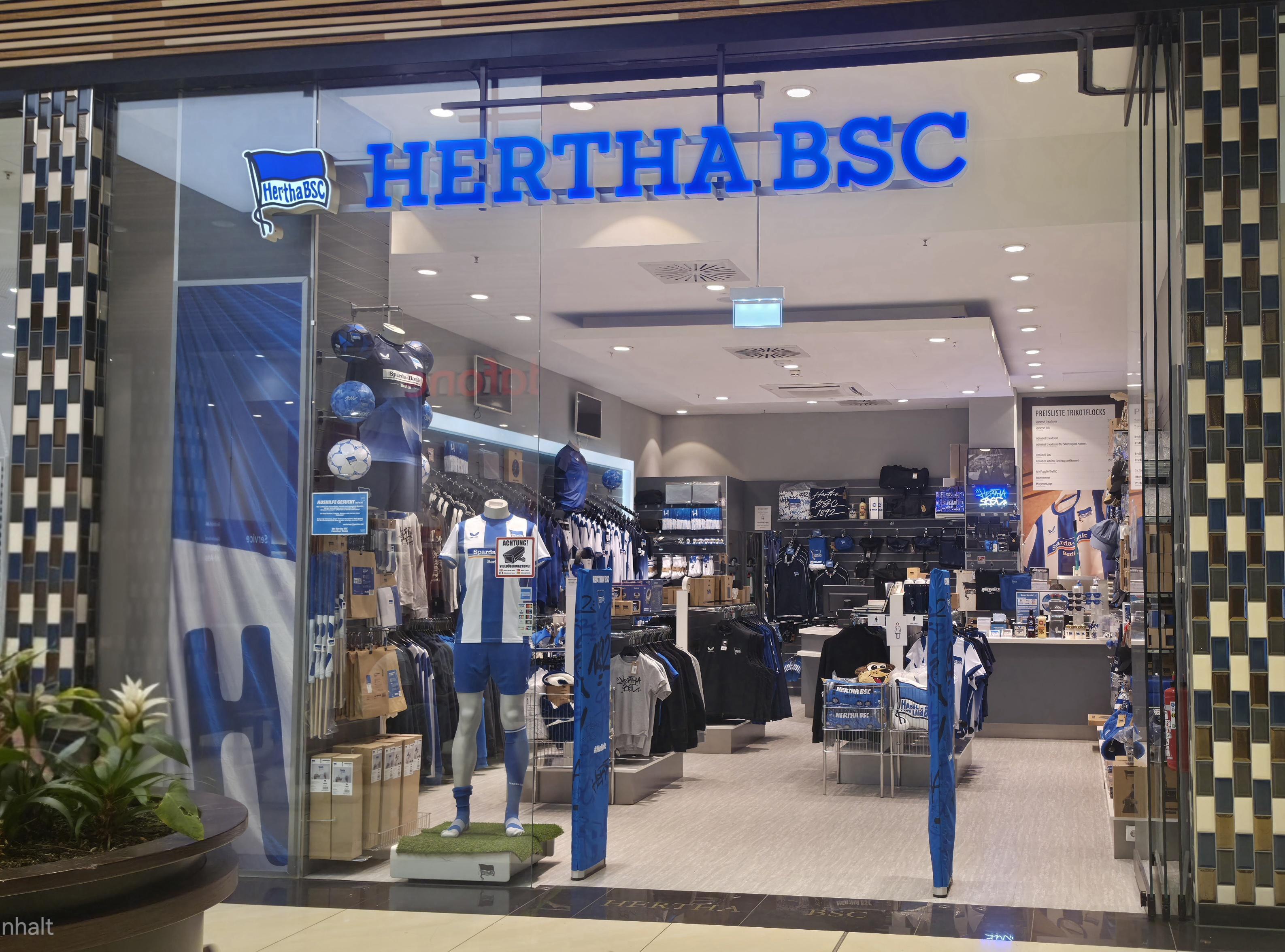 Fanshop im Einkaufszentrum 'LP12 Mall of Berlin'