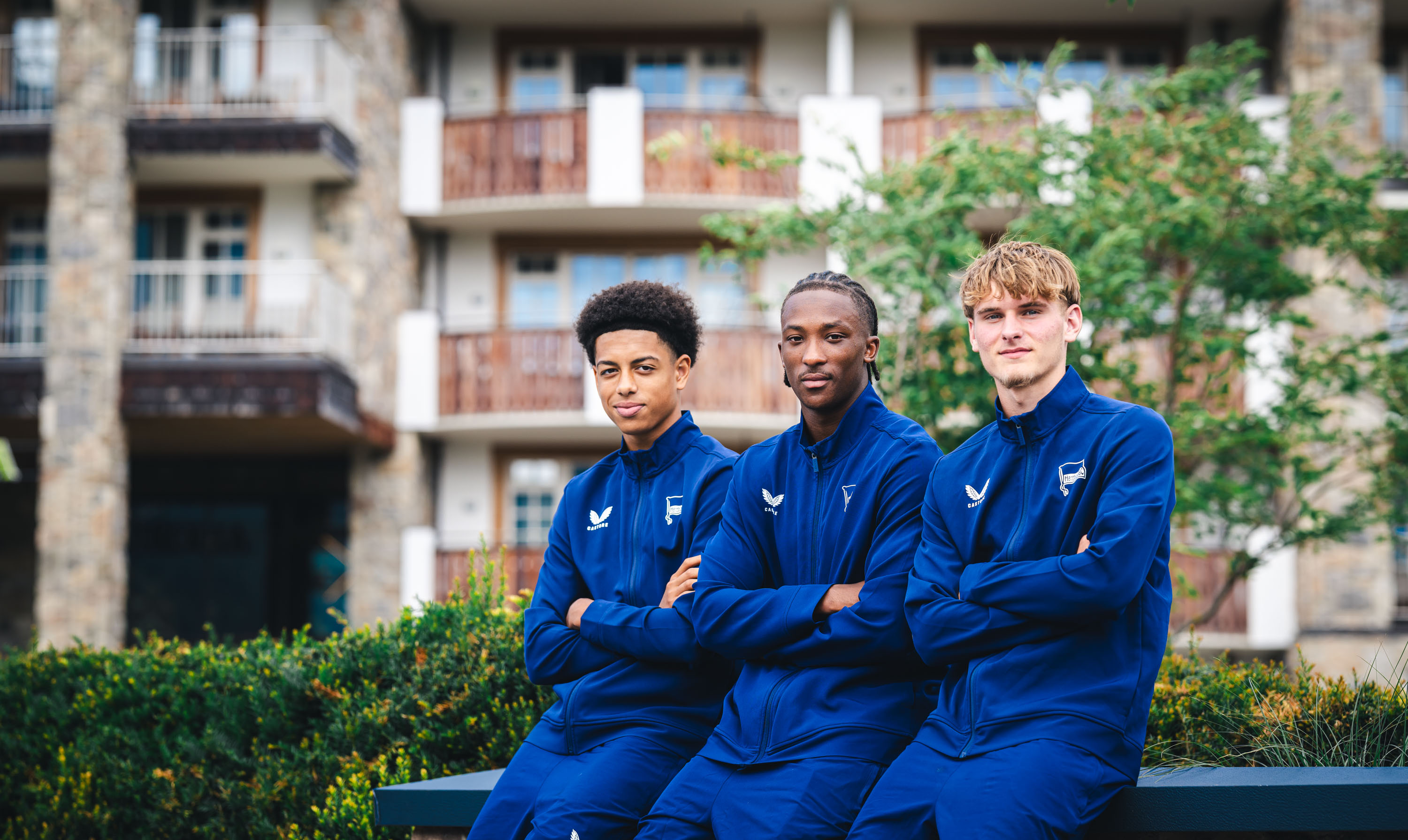 Jerome Diallo, Jelani Ndi und Mayson Grothe vor dem Teamhotel in Kitzbühel.