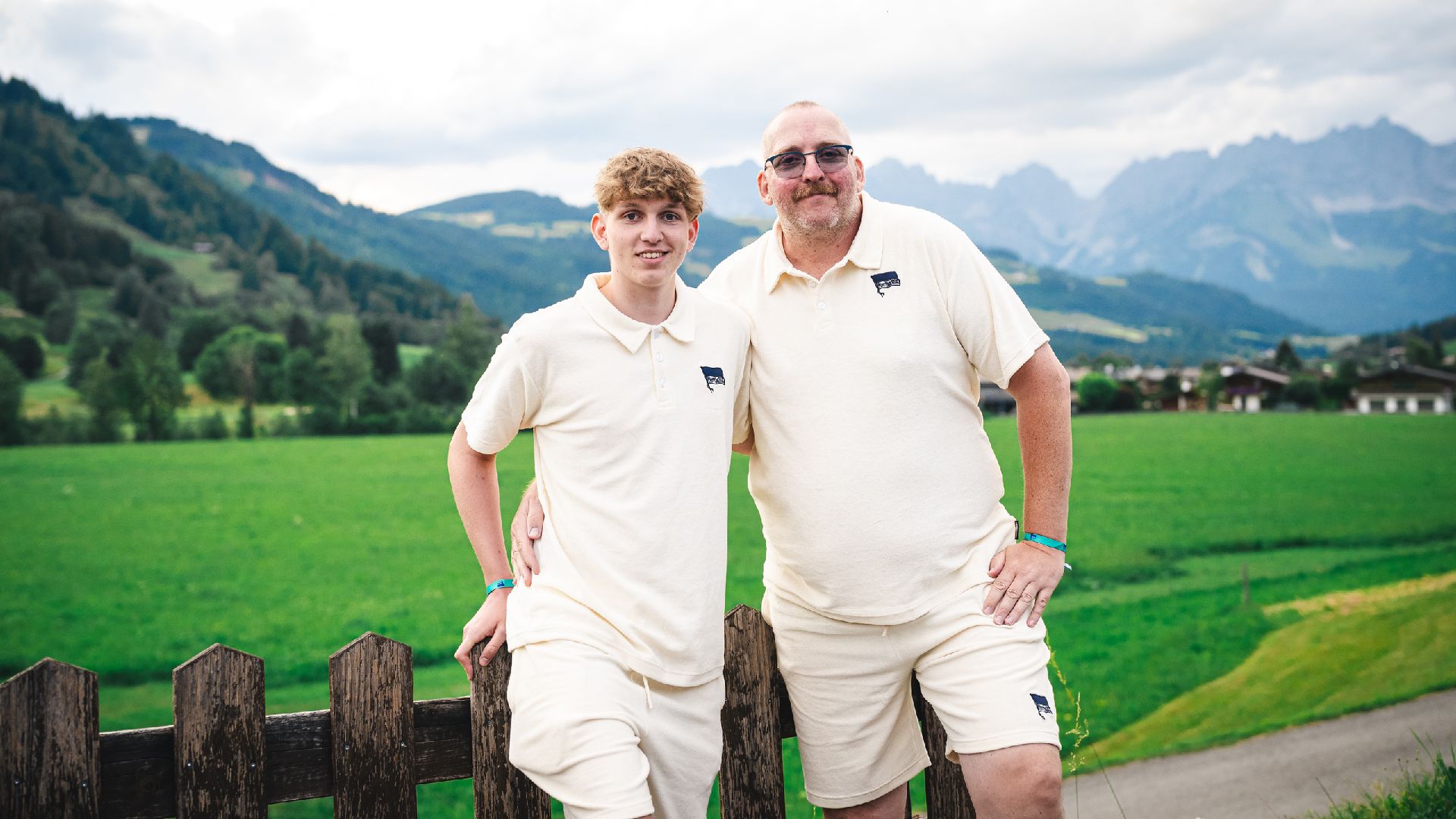 Die Herthaner Dylan und Steffen.