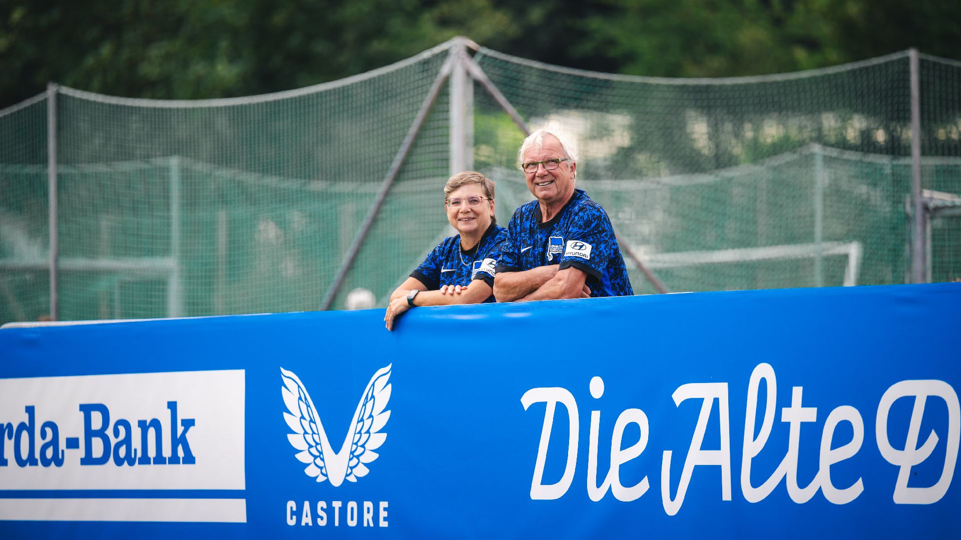 Die Herthaner Beate und Bernd.