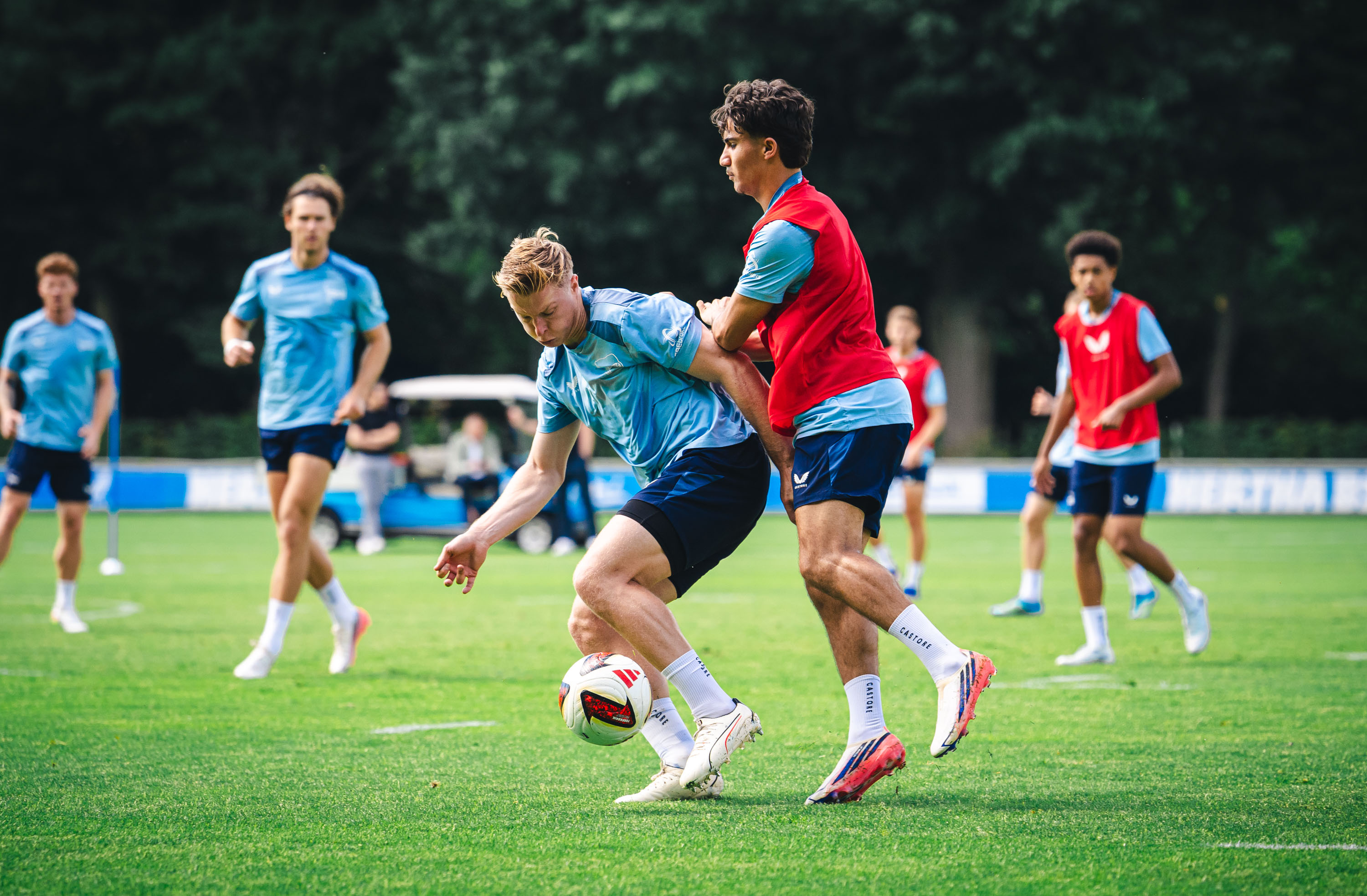 Ein Zweikampf beim Training.