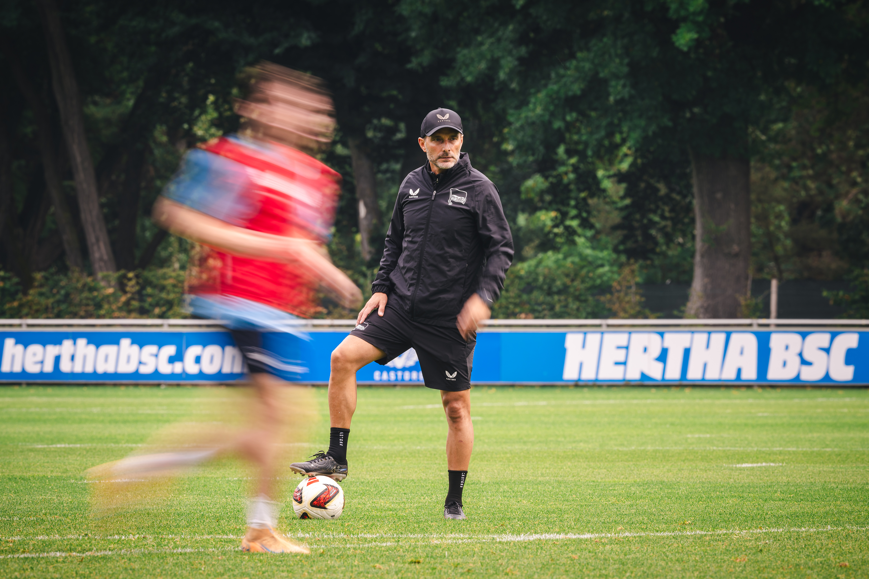 Stefan Leitl auf dem Trainingsplatz.