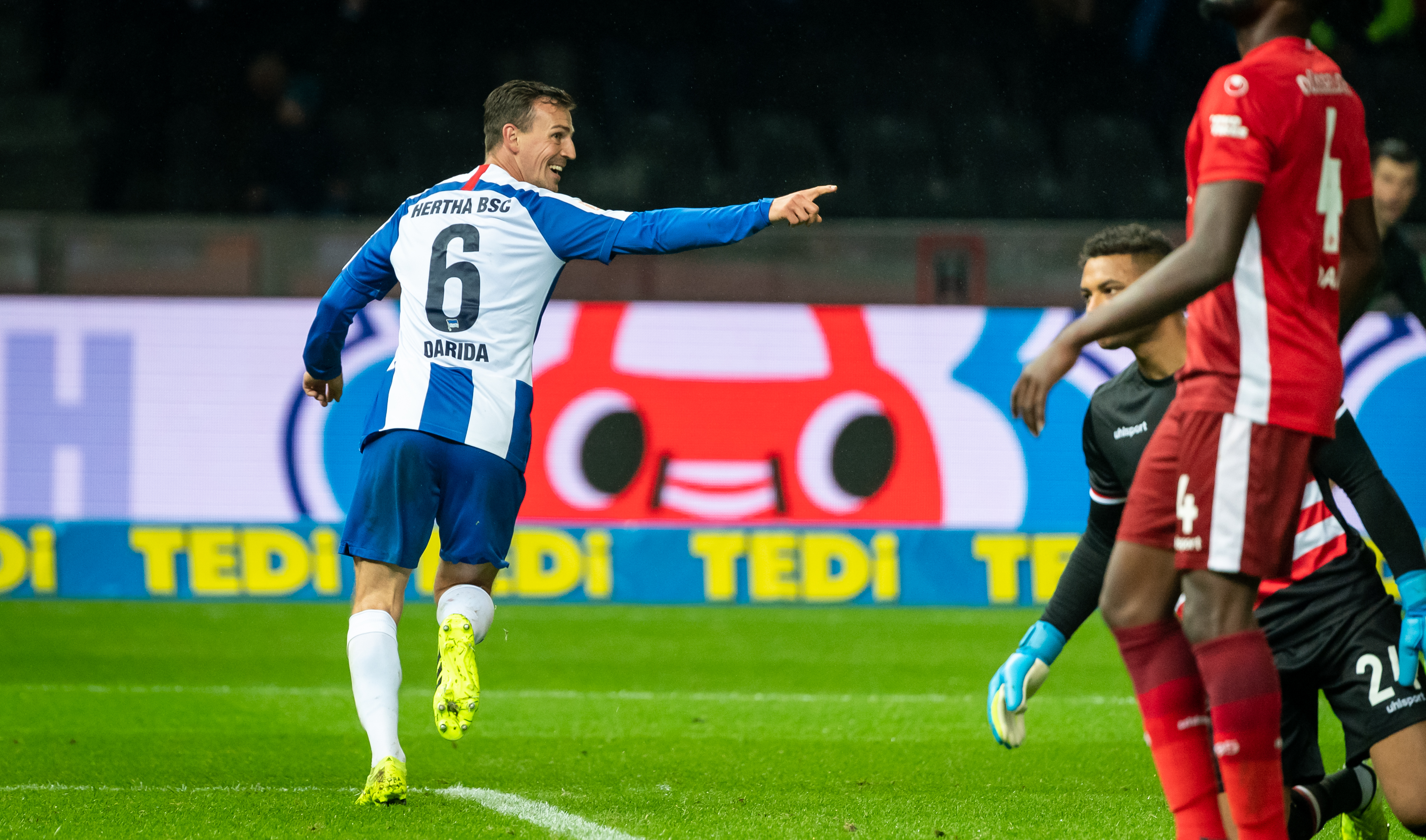 Darida jubelt nach seinem Tor gegen Düsseldorf 2019.