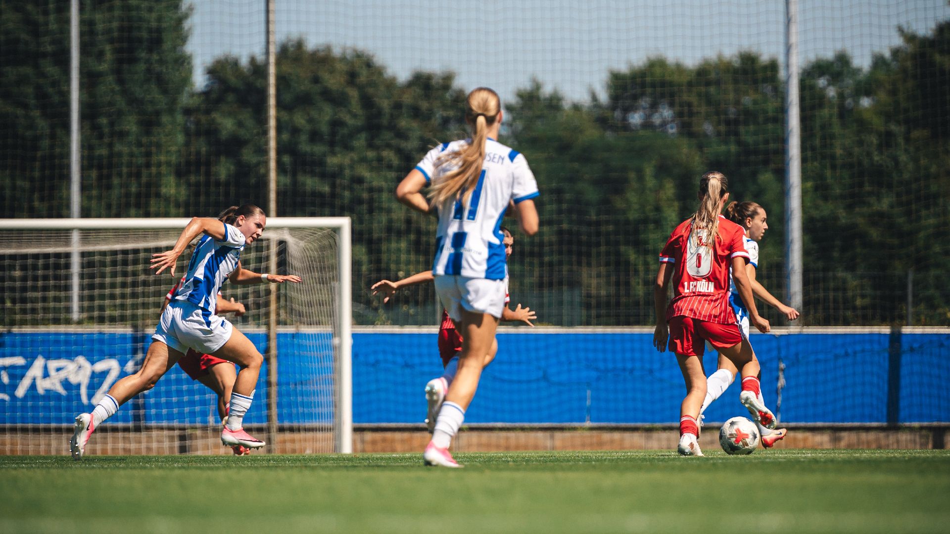 Spielszene unserer 1. Frauen gegen Köln II.