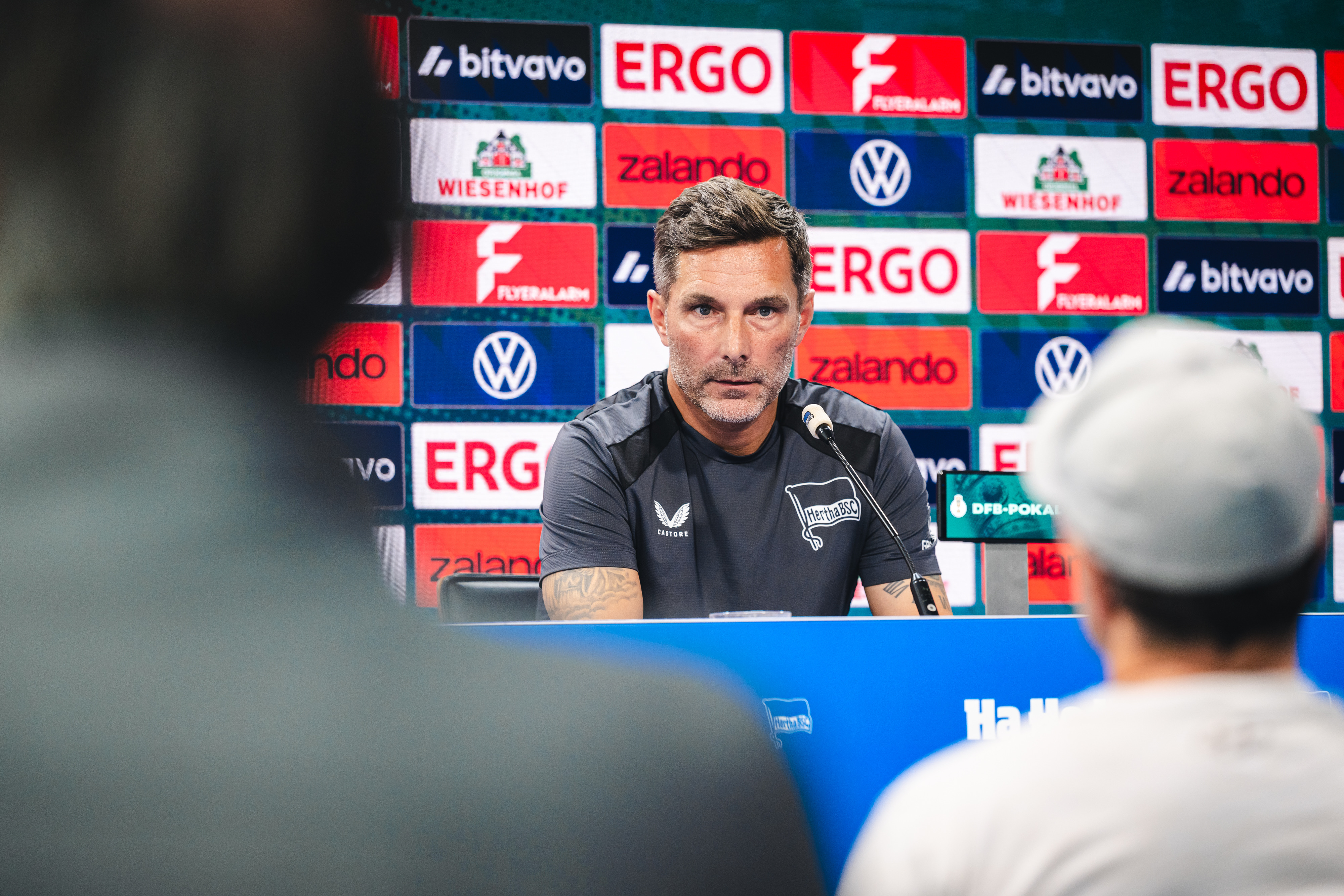 Stefan Leitl auf der PK vor dem Pokalspiel in Saarbrücken.