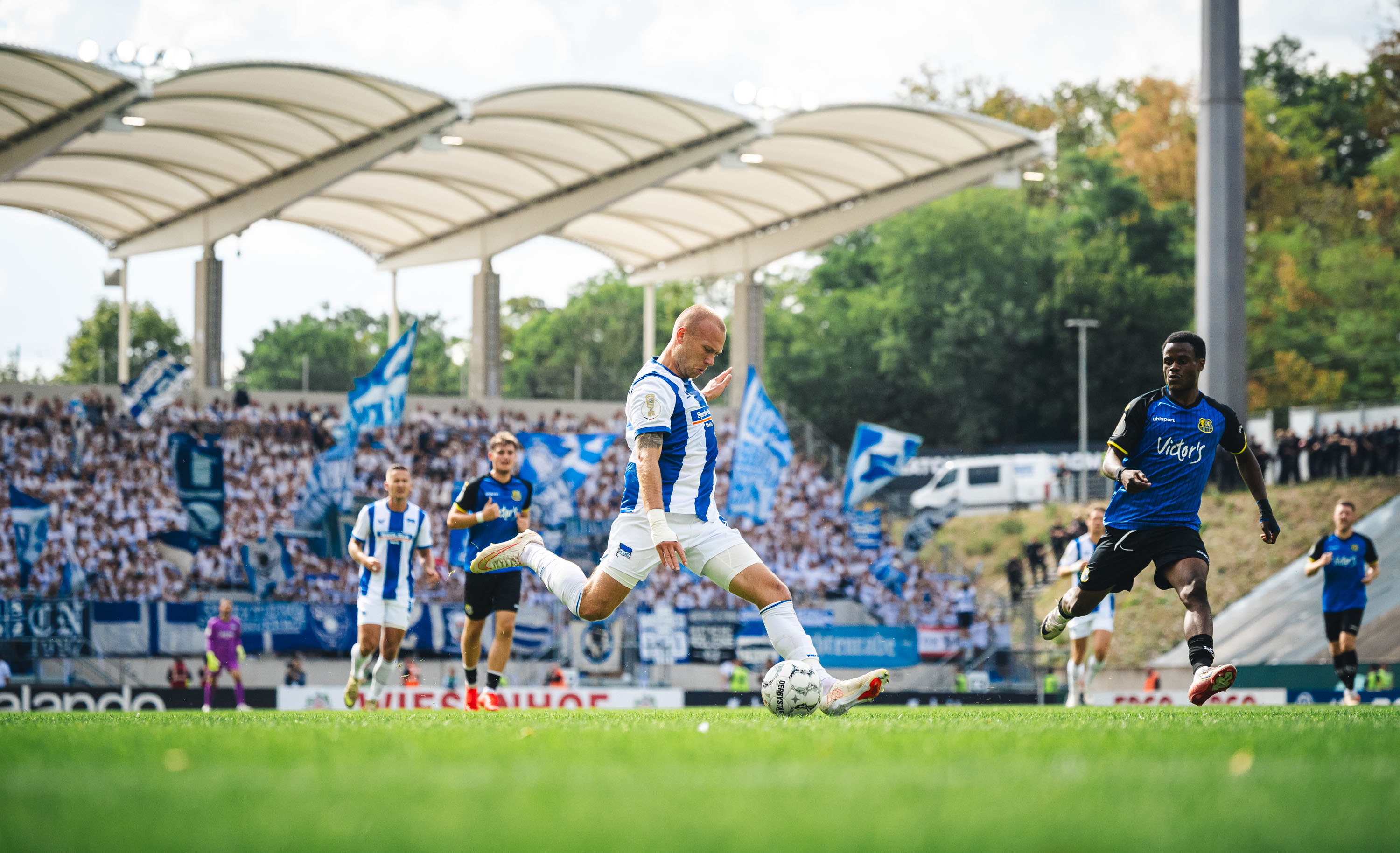 Thorsteinsson bei einer Flanke.